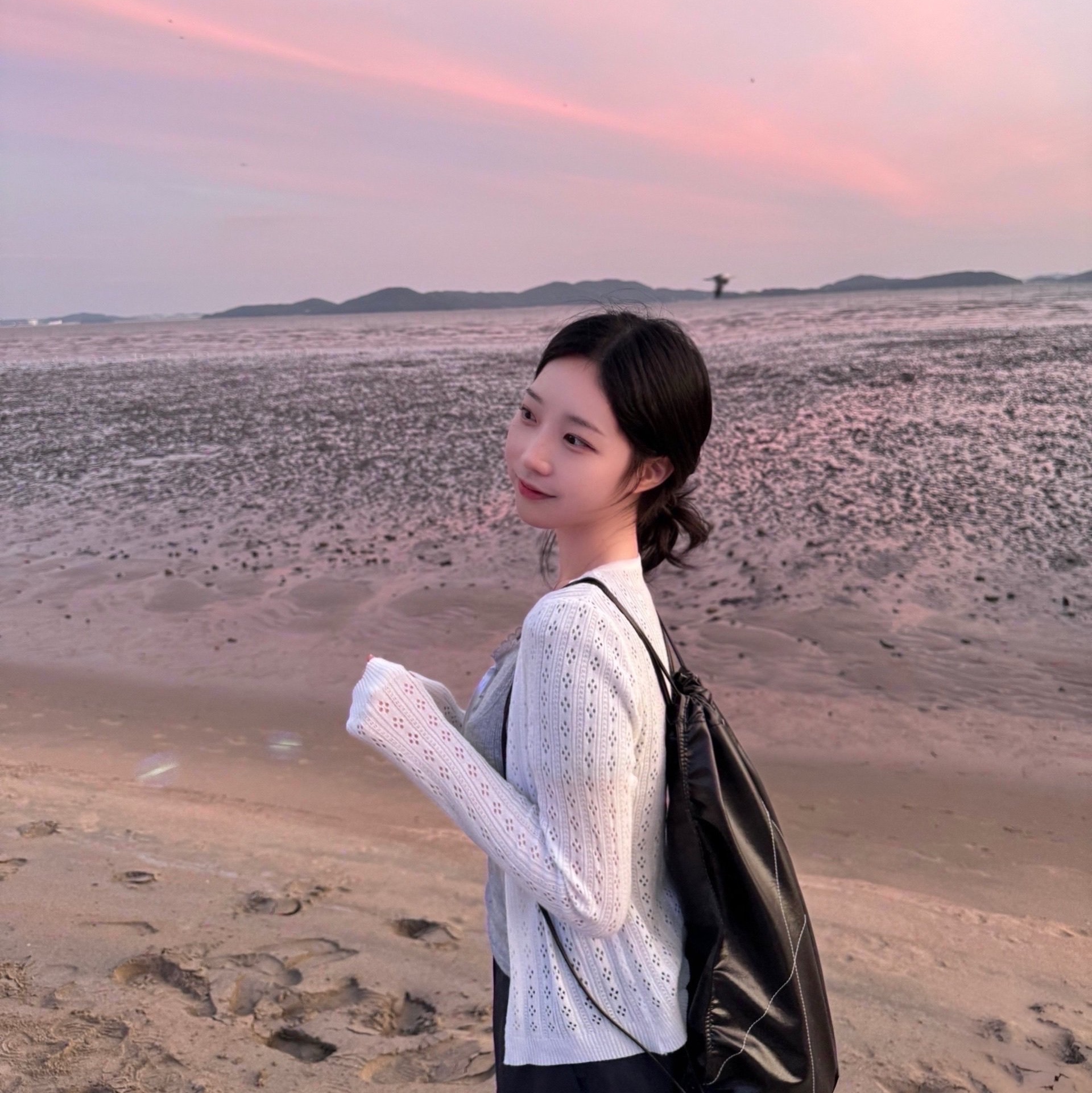 Matin Kim String Coating Backpack Black 착용 스타일 - 1