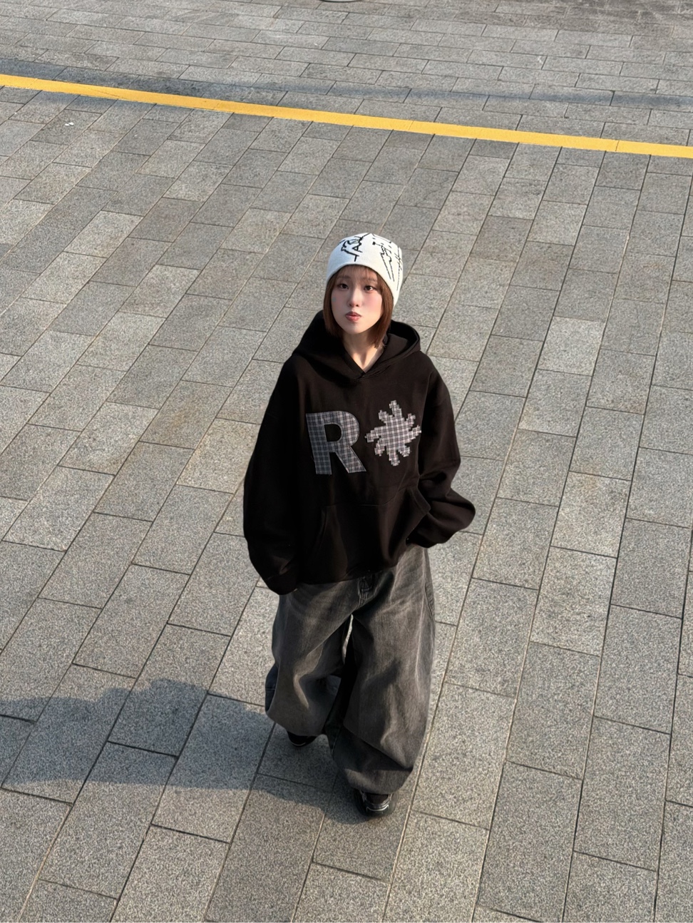 SLOW RECORD HOUSE Check Patch Hoodie Black 착용 스타일 - 5
