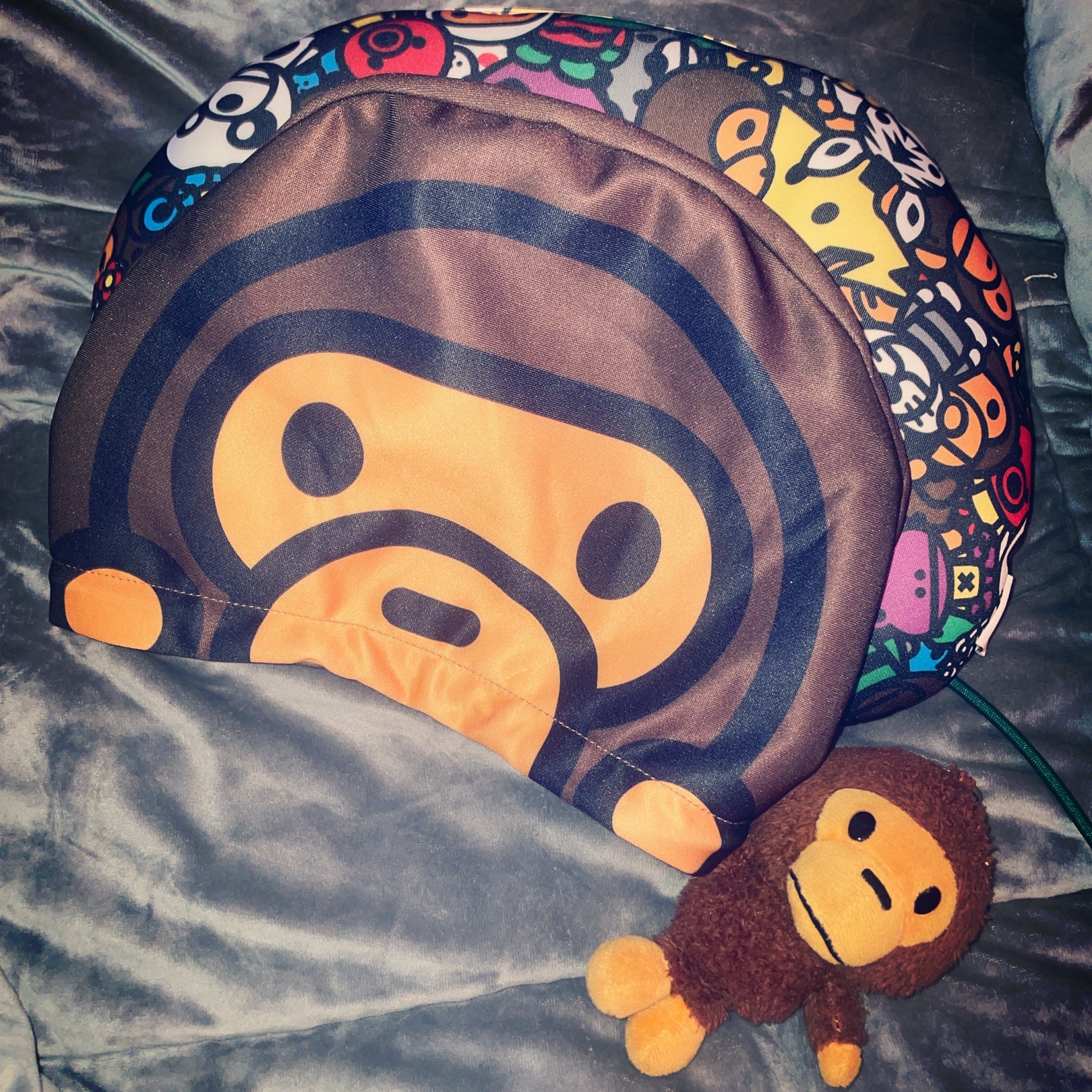 Starbucks x BAPE Baby Milo Neck Pillow 착용 스타일