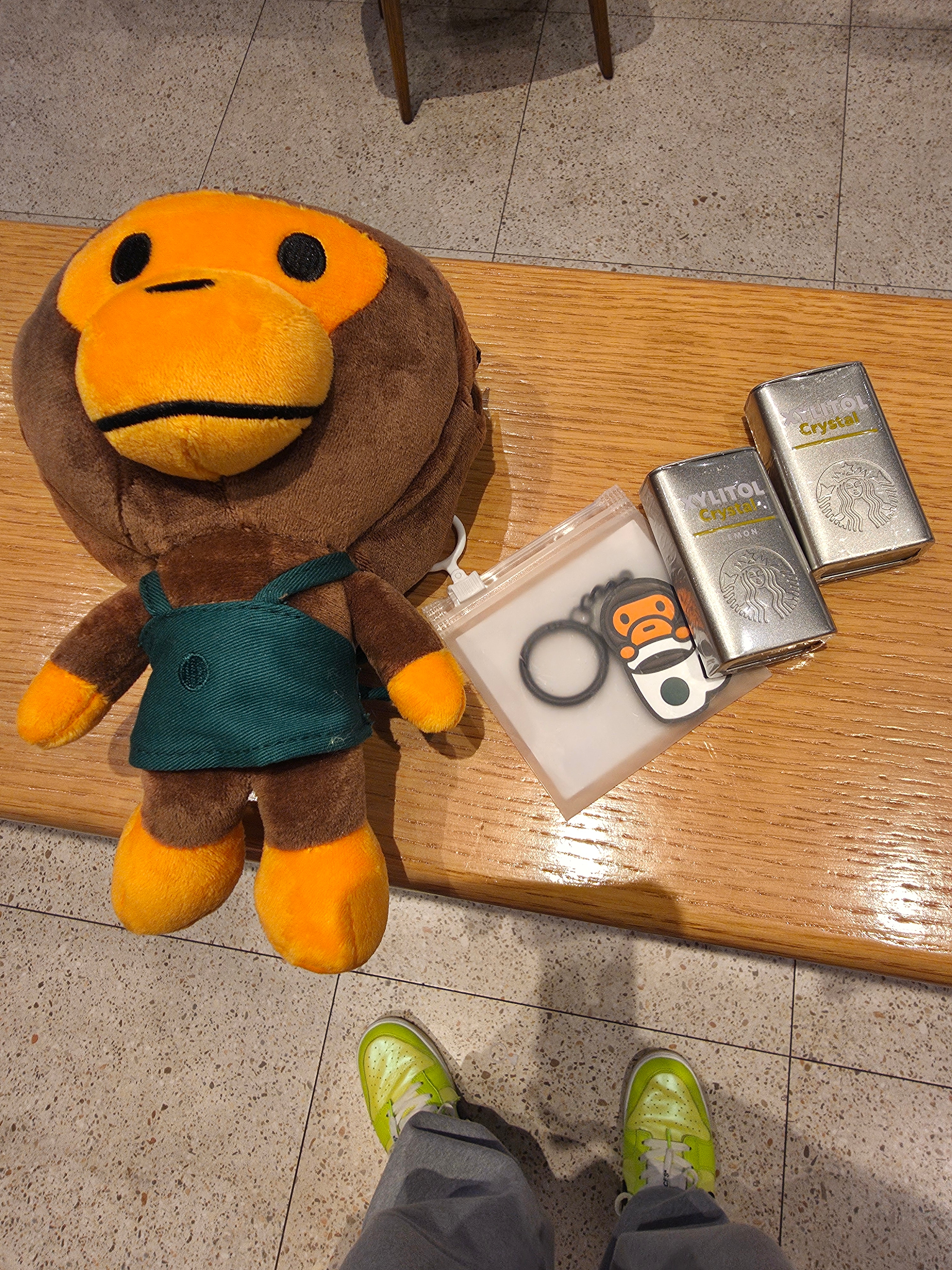 Starbucks x BAPE Baby Milo Foldable Bag, Starbucks x BAPE Baby Milo Keychain 착용 스타일 - 2