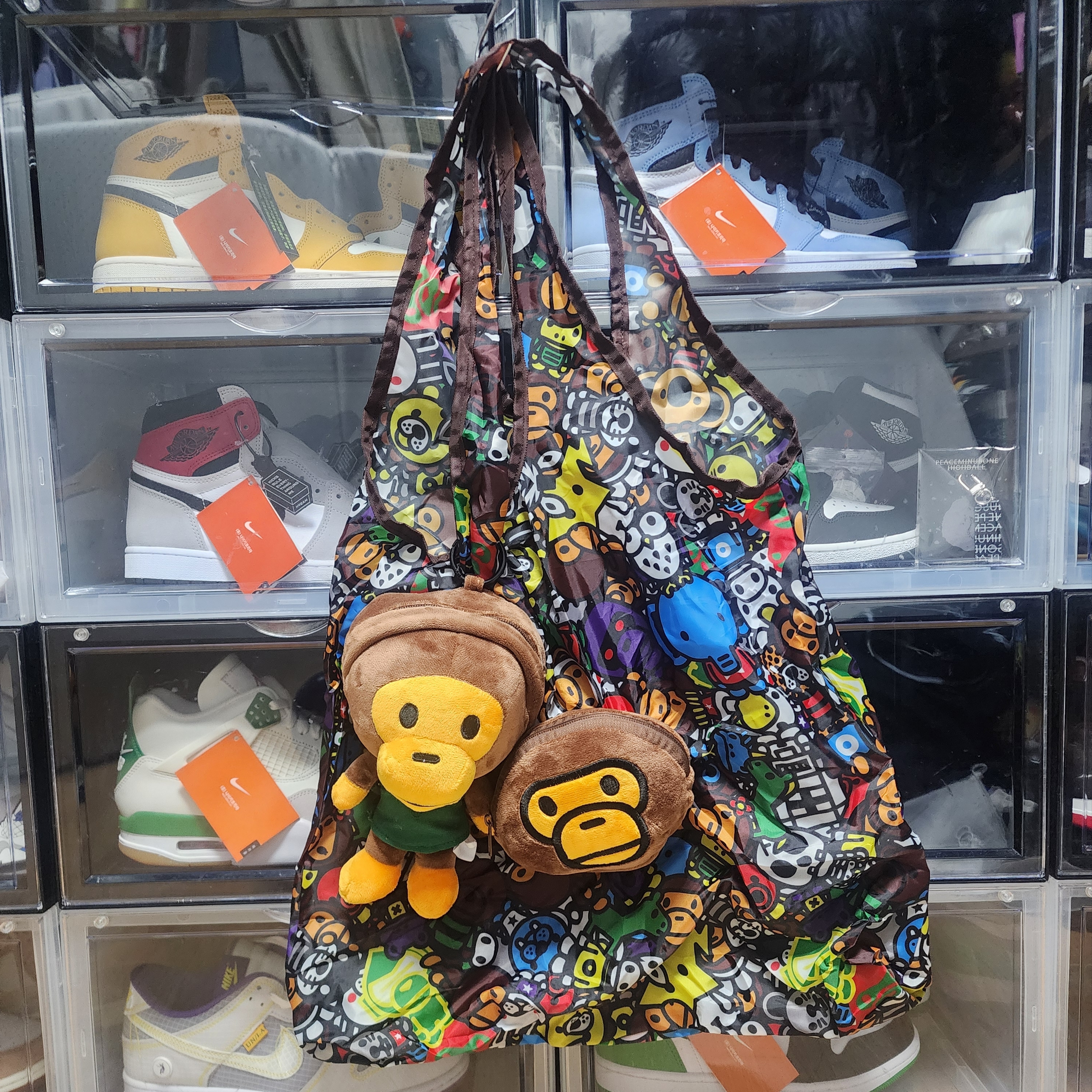 Starbucks x BAPE Baby Milo Foldable Bag 착용 스타일 - 2