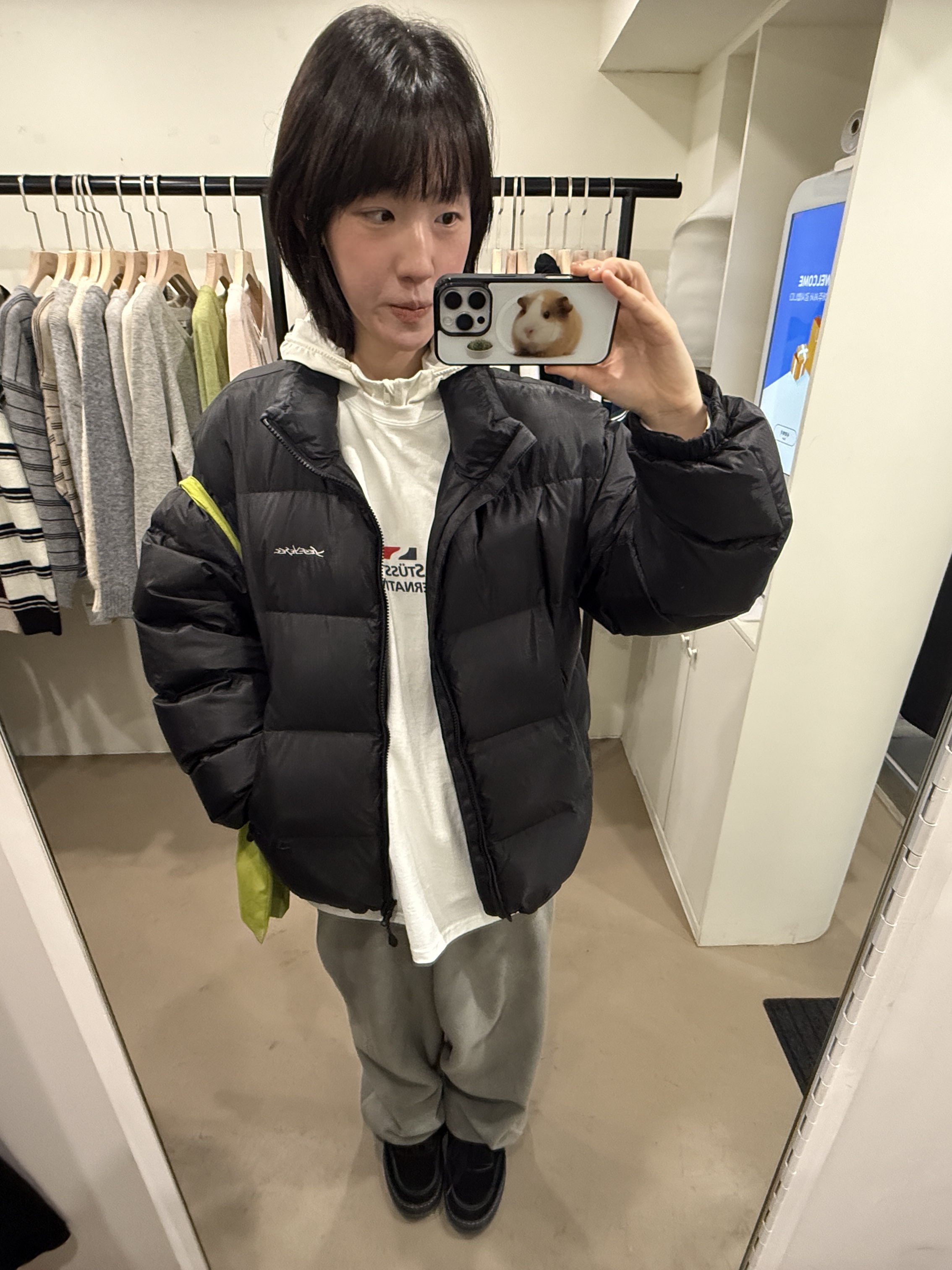 YESEYESEE 5B Fond Down Jacket Black, Stussy International LS T-Shirt White 착용 스타일