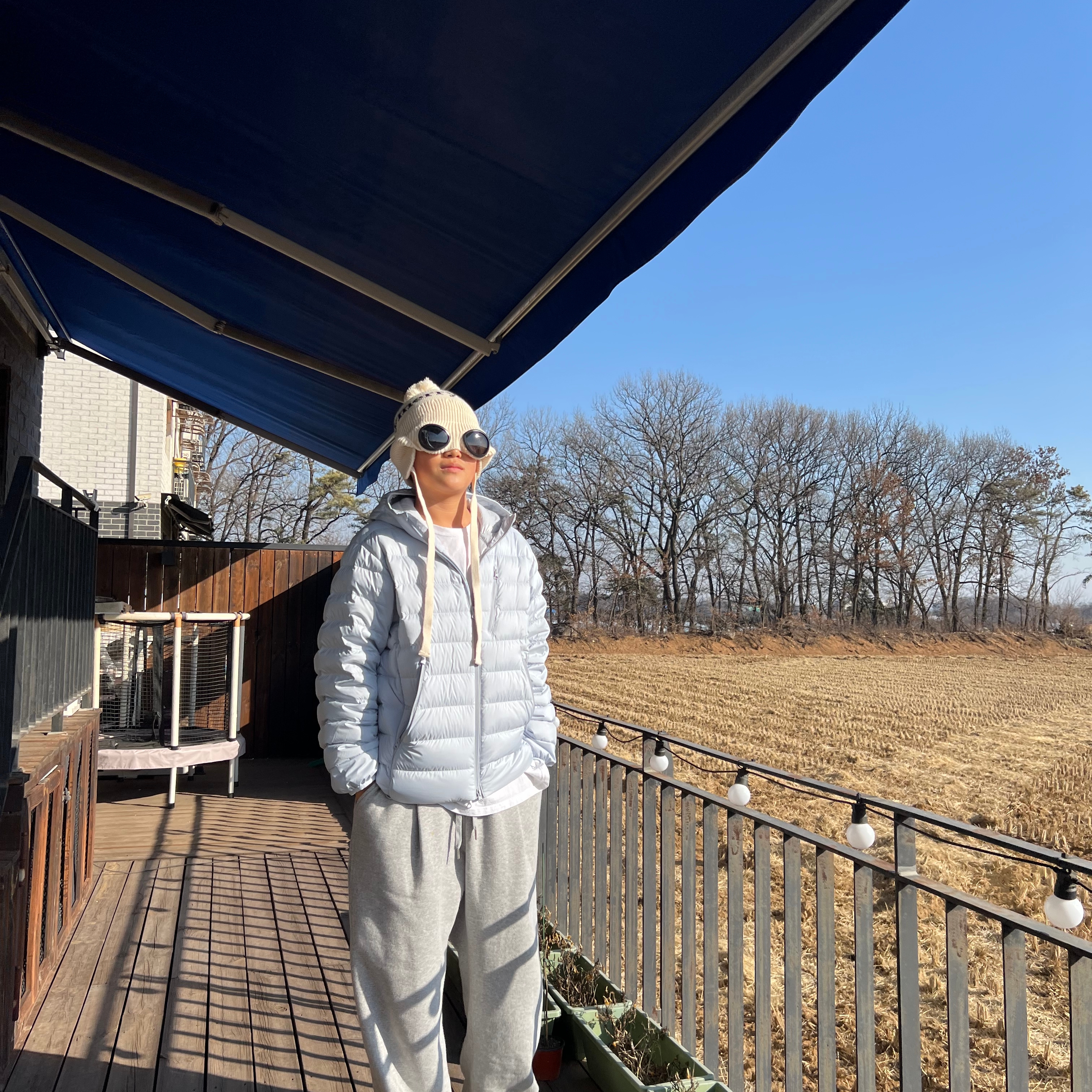 Musinsa Standard City Leisure Hooded Light Down Jacket Cloudy Blue 착용 스타일