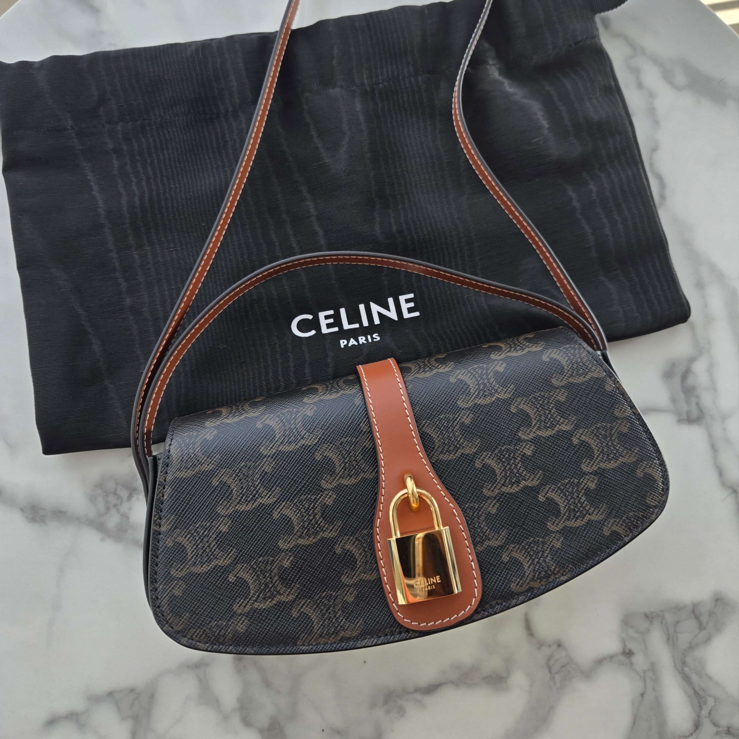 Celine Clutch On Strap Tabou in Triomphe Canvas Calfskin Tan 착용 스타일