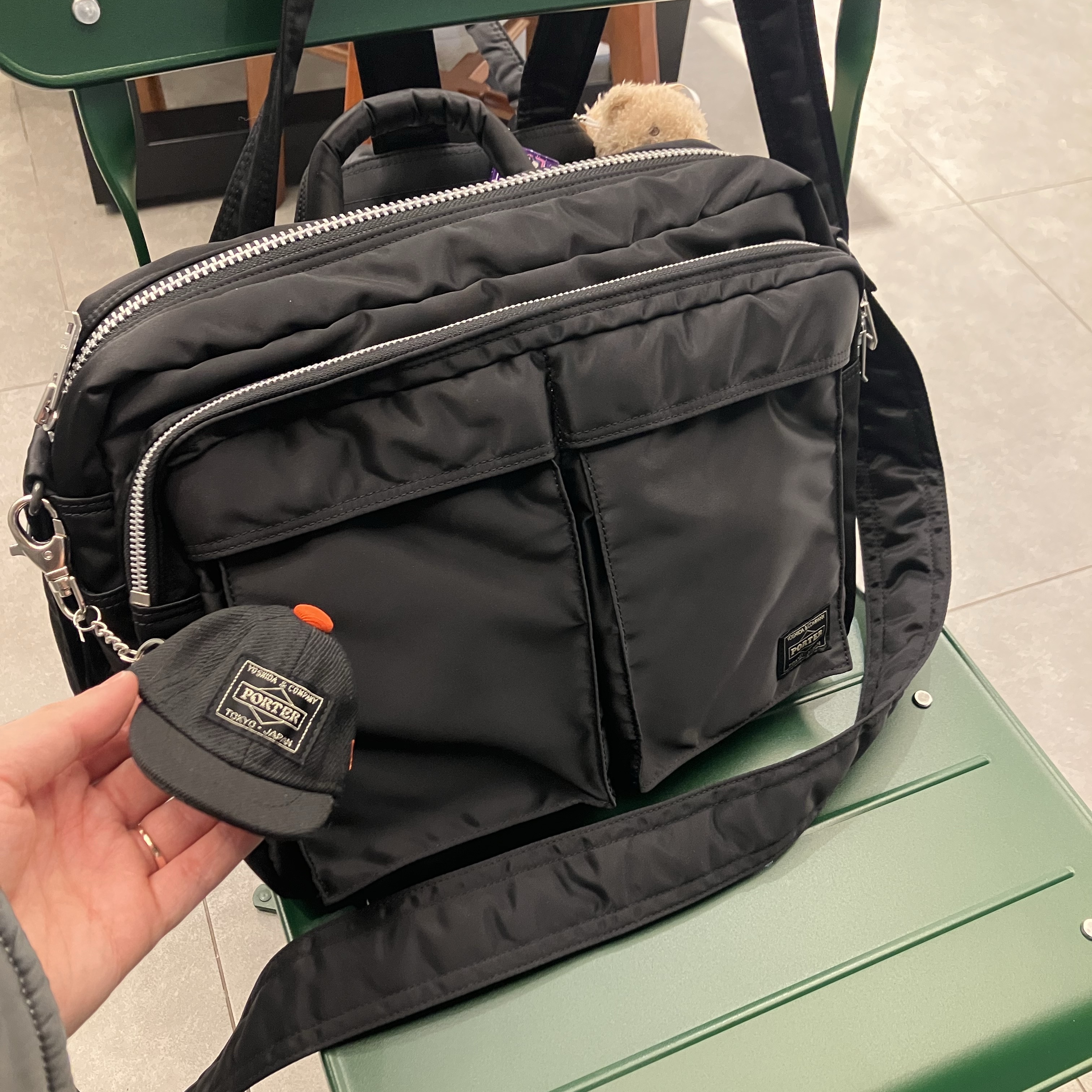 Porter All New Tanker Sling Bag Zip XL Black, Porter x New Era Key Holder Black 착용 스타일