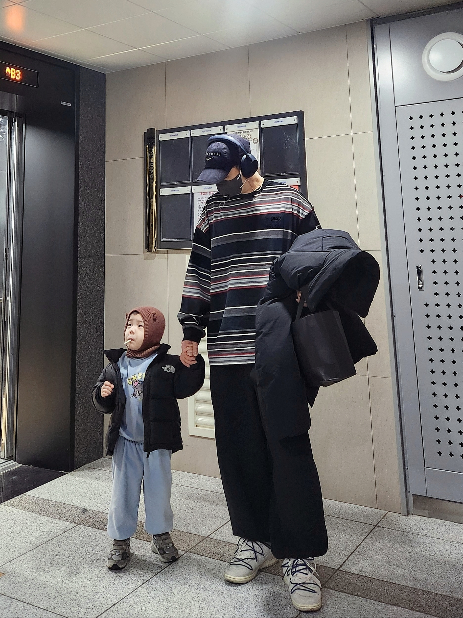 Sony WH-1000XM6 Midnight Blue (Korean Ver.), Adidas x Willy Chavarria Chavarria Heavyweight Trackpants Black - KR Sizing 착용 스타일