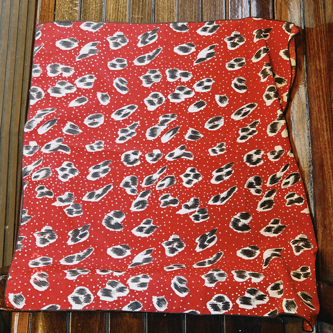 원사이즈핏츠올 루즈 레드 브라운 레오파트 스카프(onesizefitsall loose red brown leopard scarf) - 4