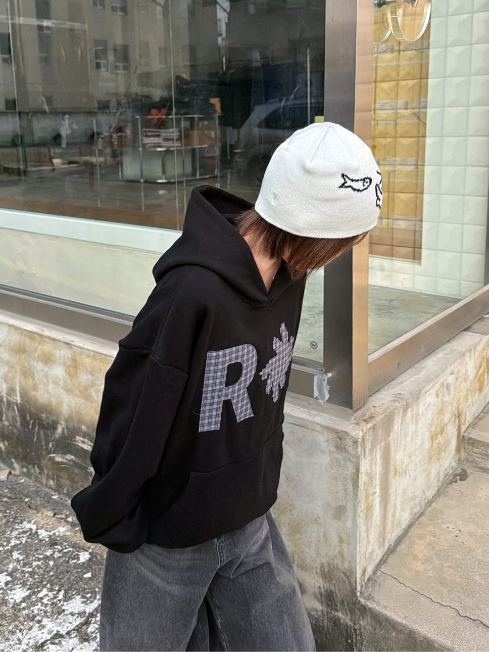 SLOW RECORD HOUSE Check Patch Hoodie Black 착용 스타일 - 7