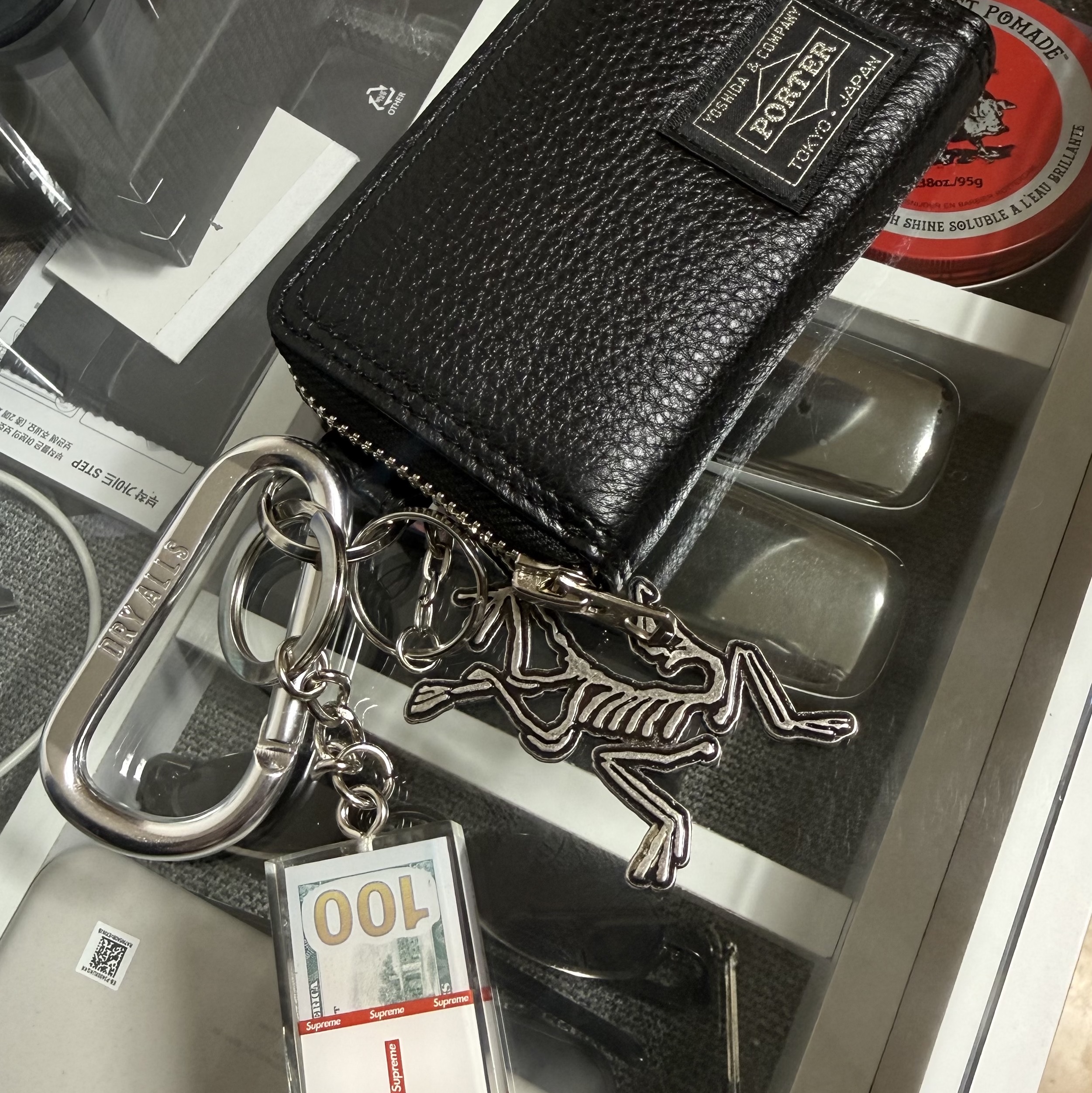 Porter Calm Coin Case Black, Arc'teryx Keyring Metal 착용 스타일