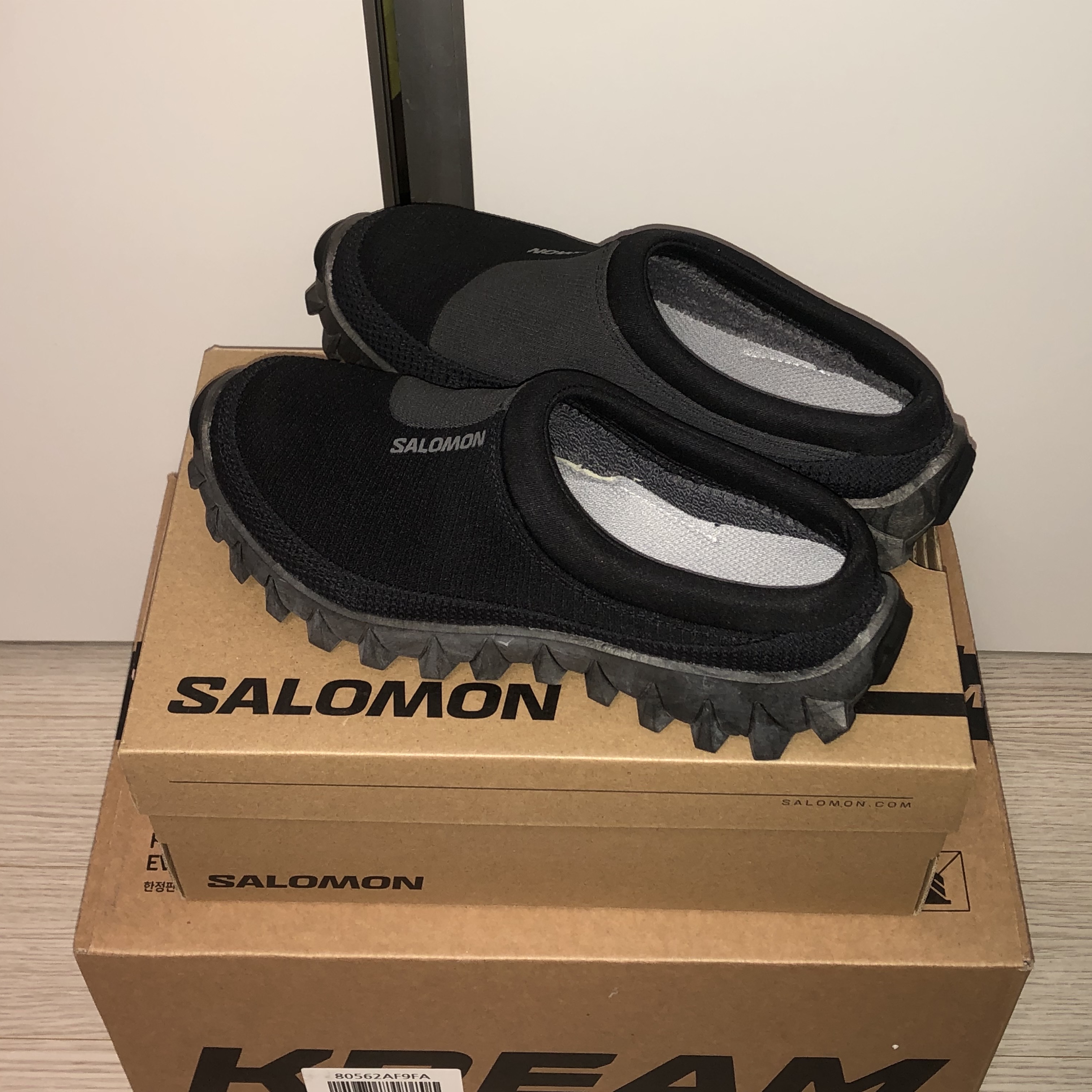 Salomon Snowclog Black Asphalt 착용 스타일 - 1