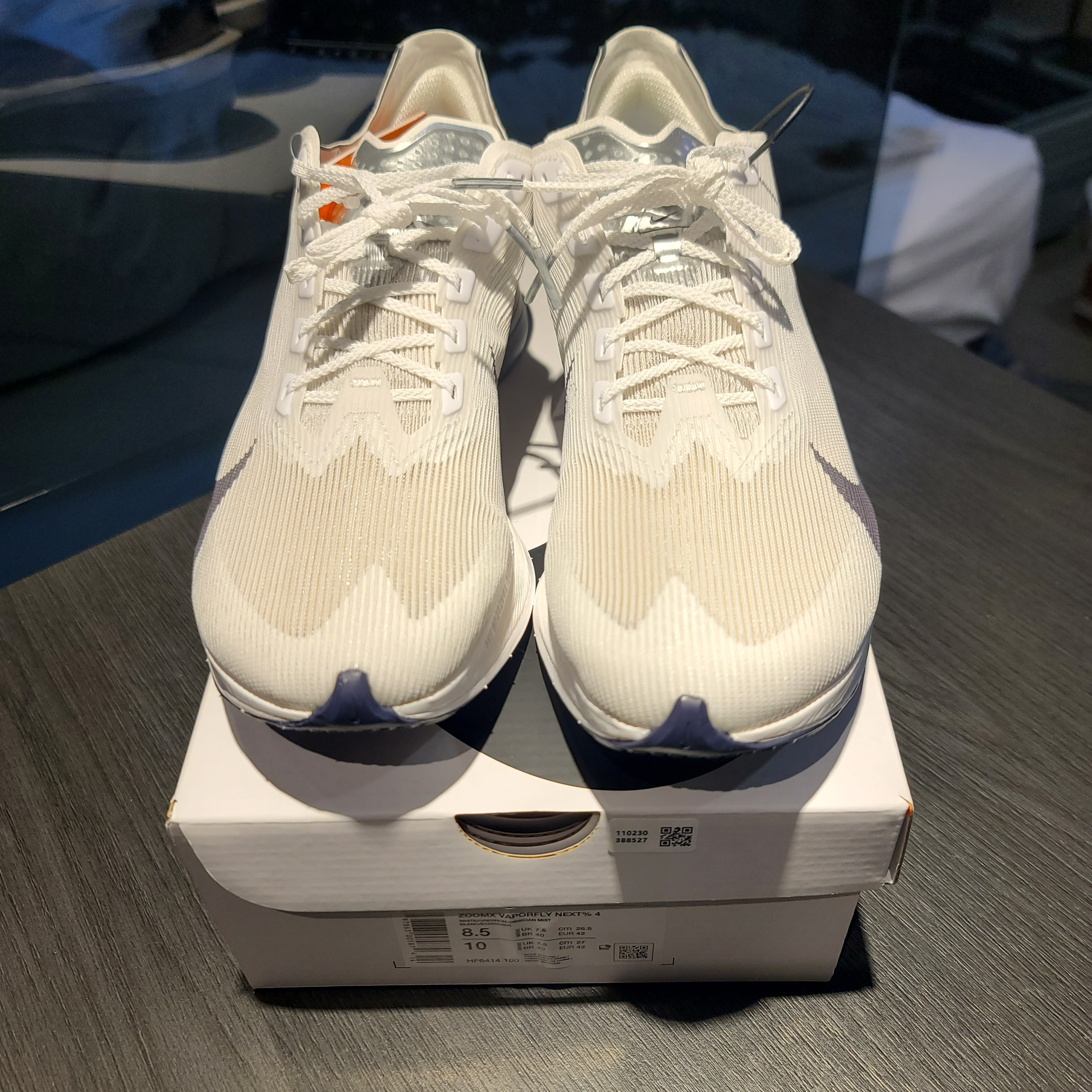 Nike ZoomX Vaporfly Next% 4 White Gridiron 착용 스타일 - 2