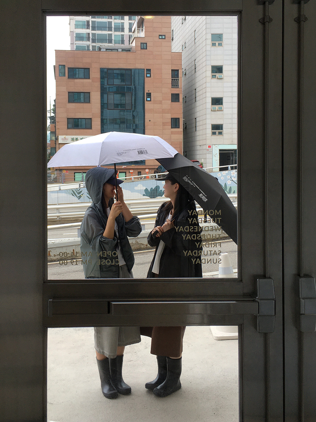 GBH HOME Rubber Rain Boots (5 Sizes), GBH HOME 3-Folding Umbrella Black 착용 스타일