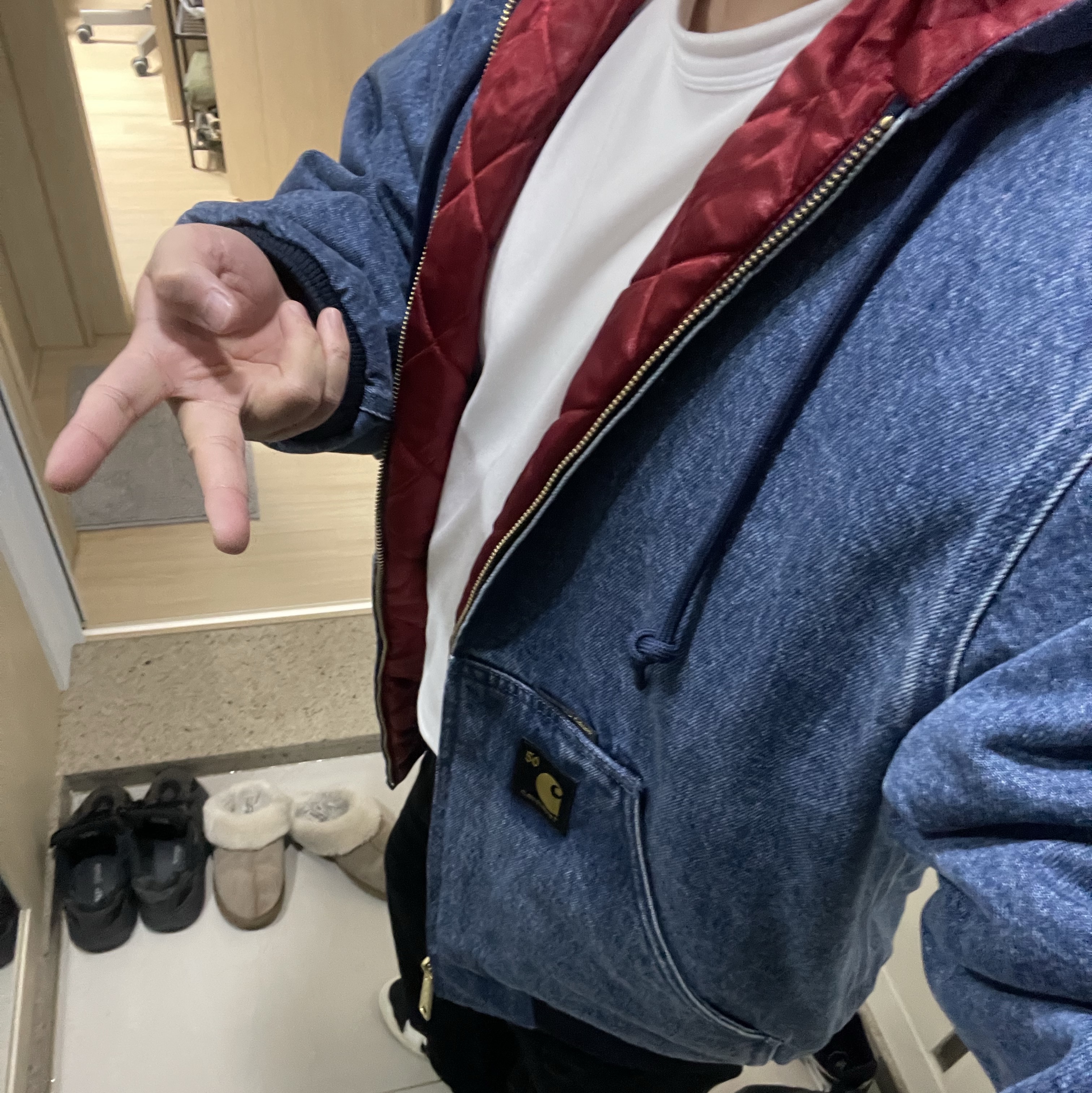 Carhartt WIP OG Active Denim Jacket 50th Anniversary Edition Blue USA Red, Carhartt WIP Coventry Corduroy 8 Wales Landon Pants Black 착용 스타일 - 3