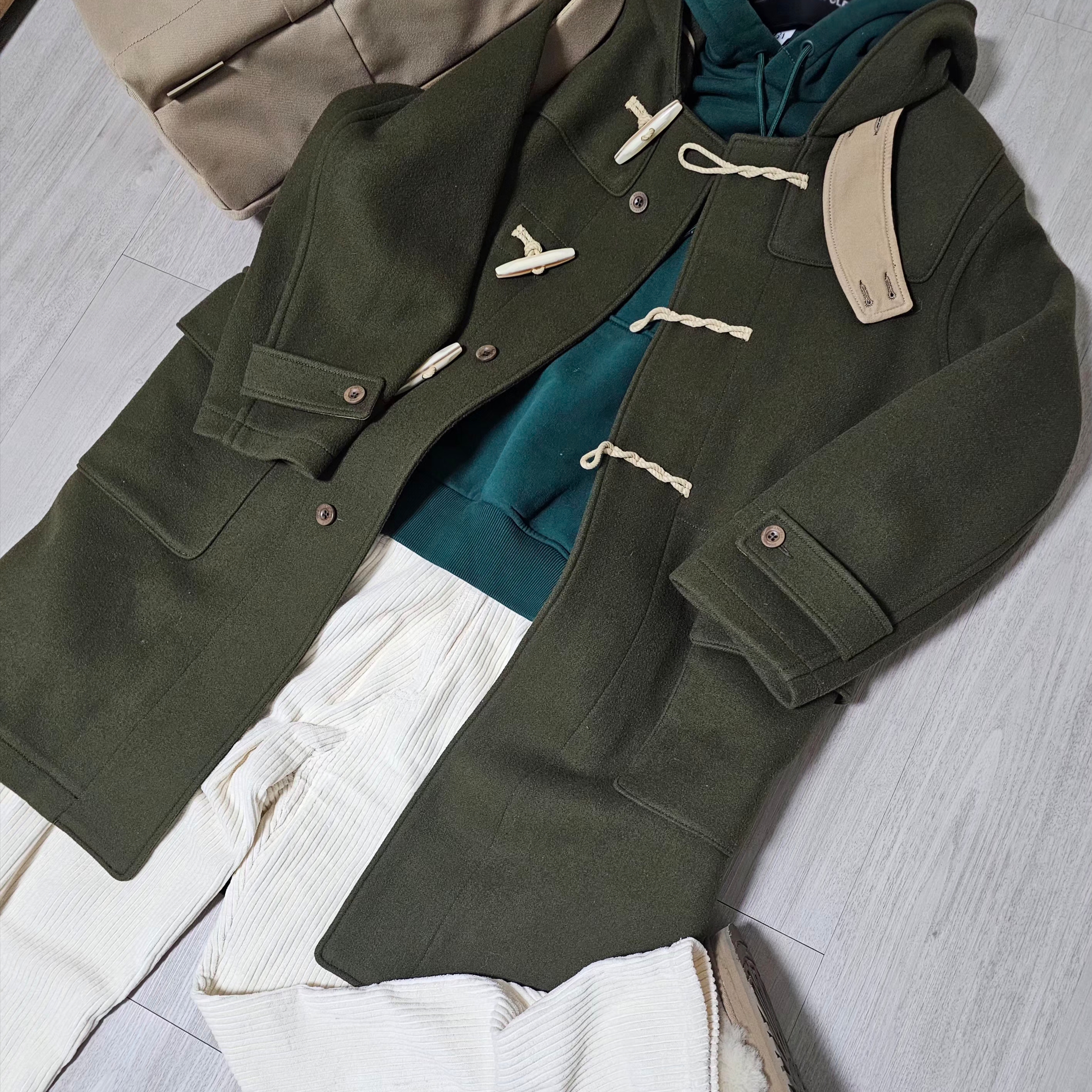 Zara Corduroy Carpenter Pants Ecru, Balenciaga Explorer Backpack Light Beige 착용 스타일 - 1