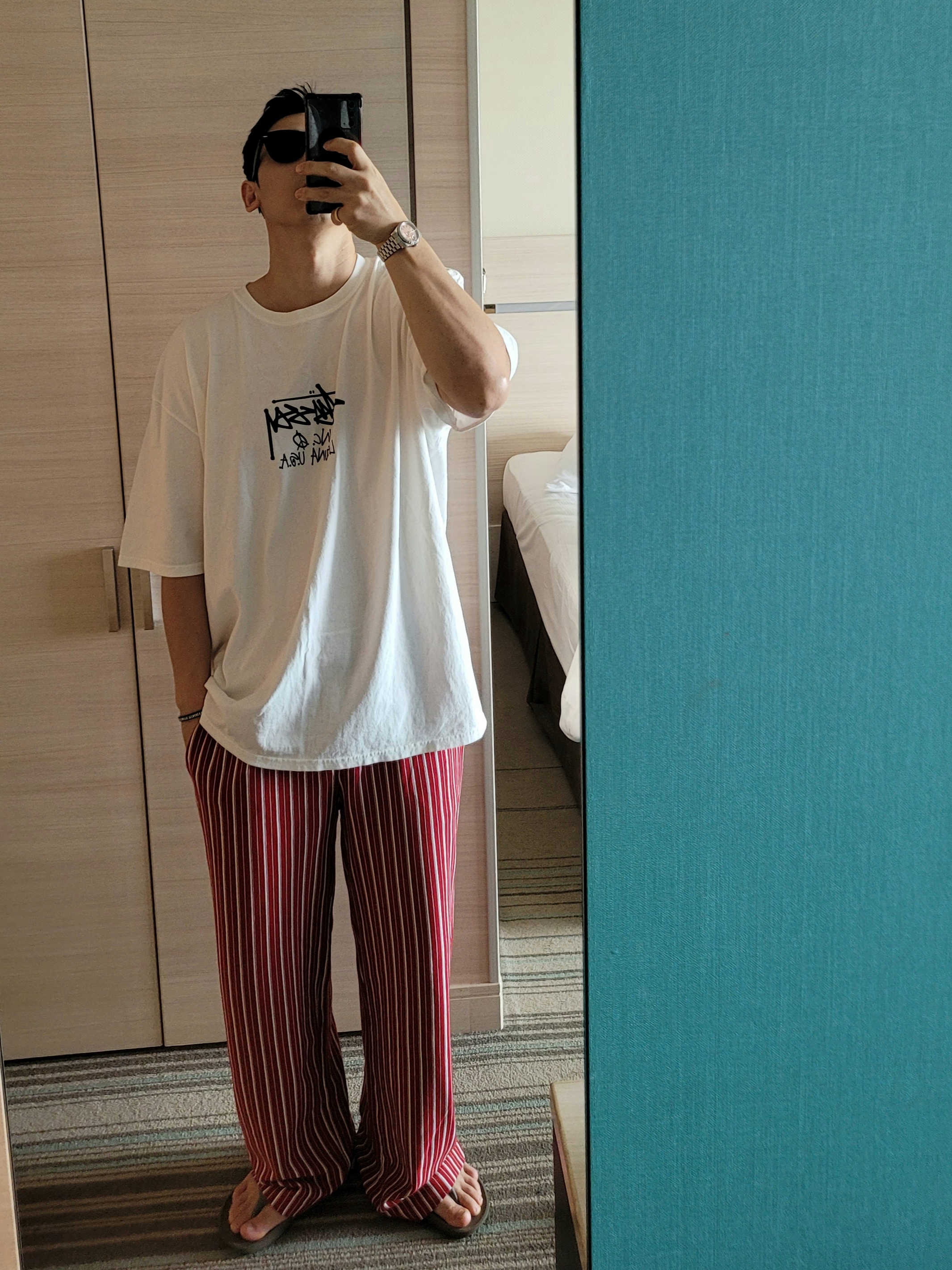 Stussy Laguna USA Pigment Dyed T-Shirt Natural, New Balance x Taw&Toe Flip Flop Dark Brown 착용 스타일