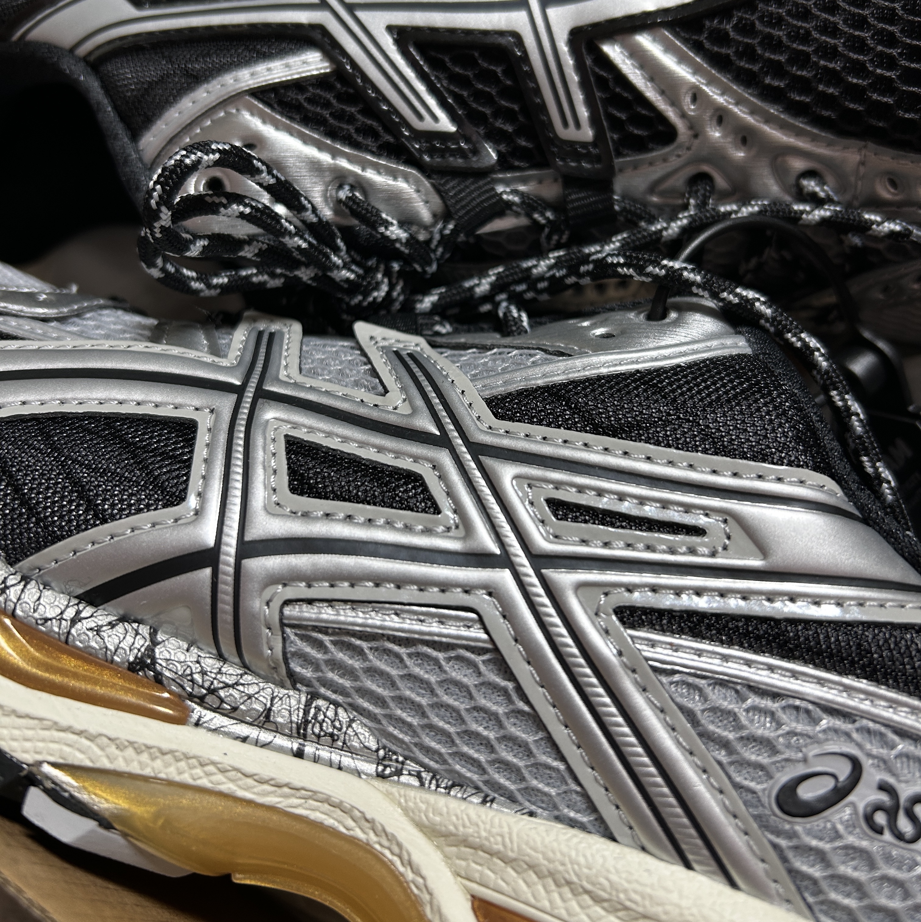 Asics Gel-Nimbus 10.1 Piedmont Grey Pure Silver 착용 스타일