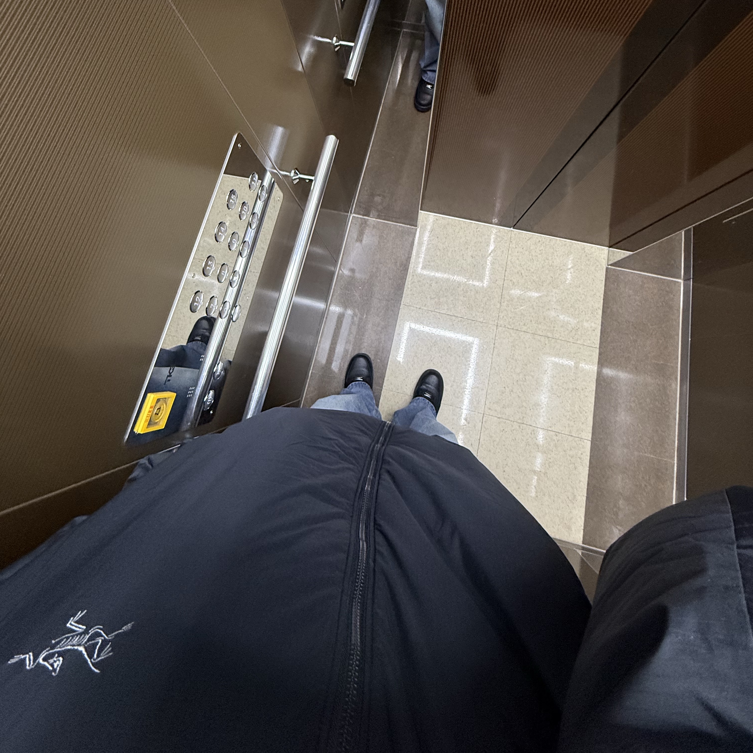 Arc'teryx Atom Heavyweight Hoody Black 착용 스타일