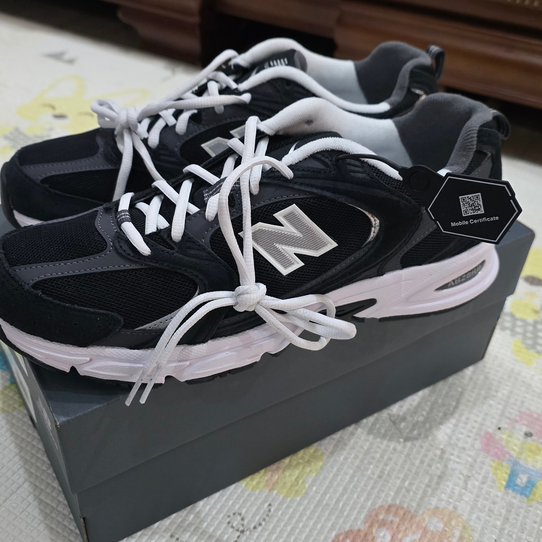 New Balance 530 Classic Black 착용 스타일 - 1