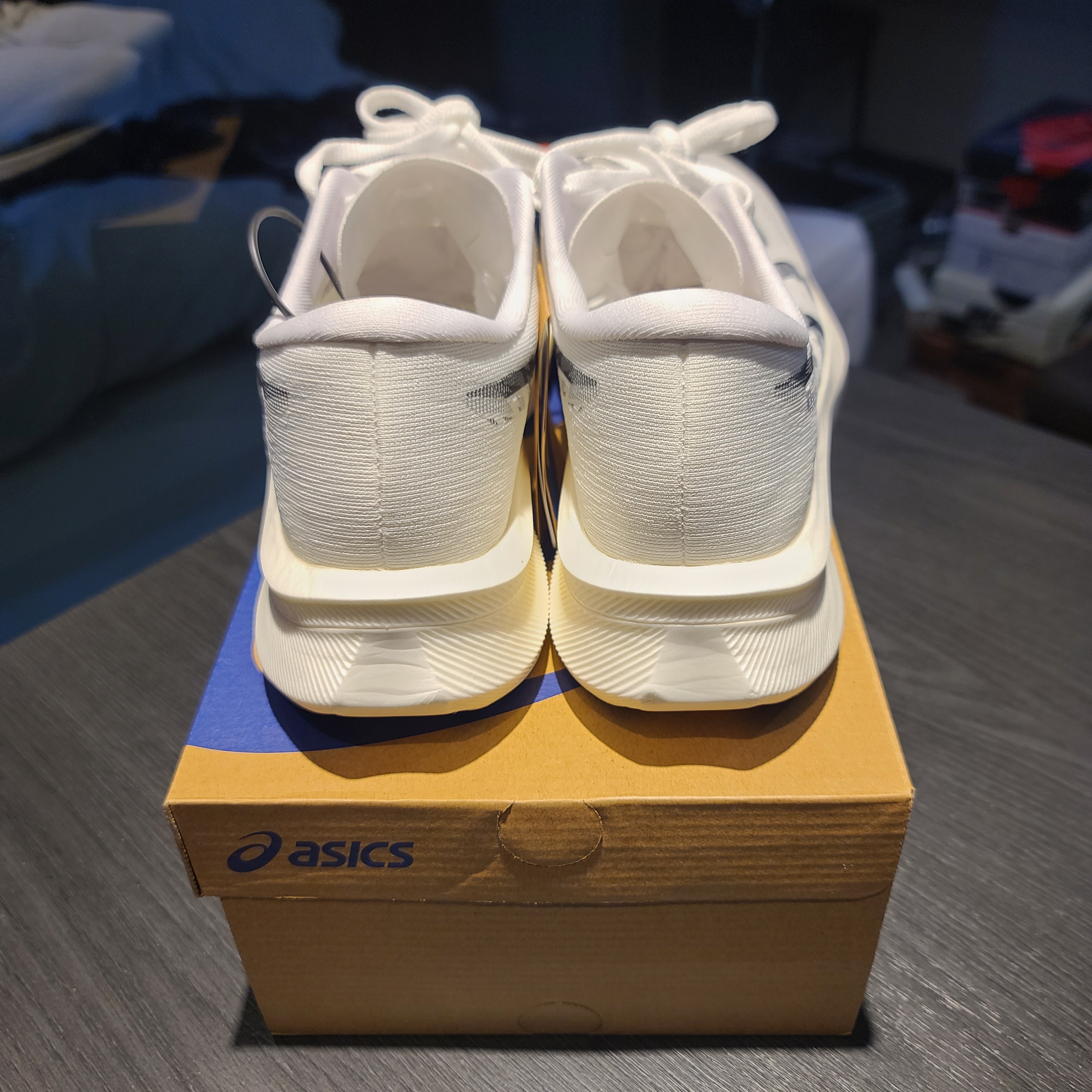 Asics Magic Speed 4 White Black - 2E Wide 착용 스타일 - 3
