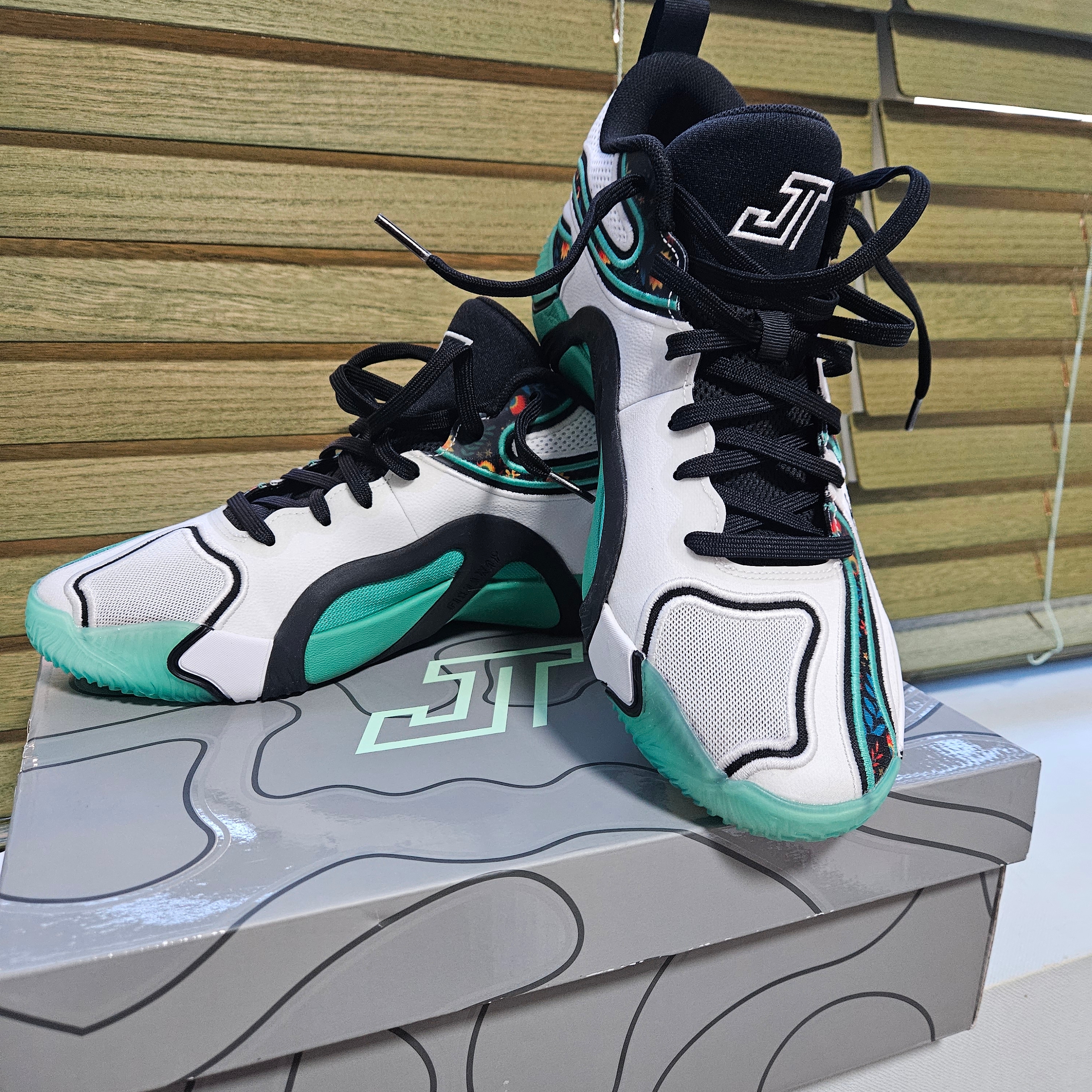 Jordan Tatum 3 PF Welcome to the Garden White Kinetic Green 착용 스타일 - 1