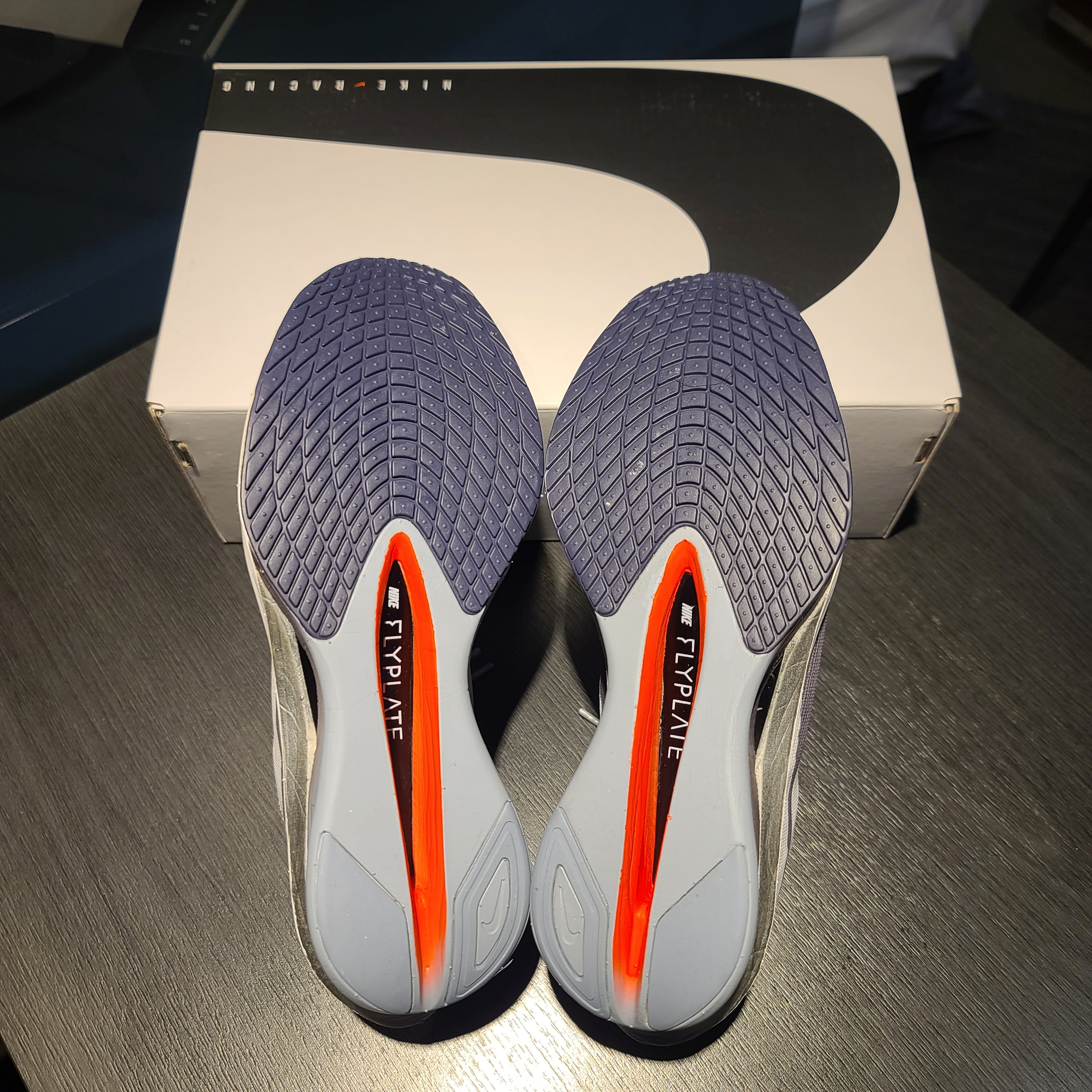 Nike ZoomX Vaporfly Next% 4 White Gridiron 착용 스타일 - 4