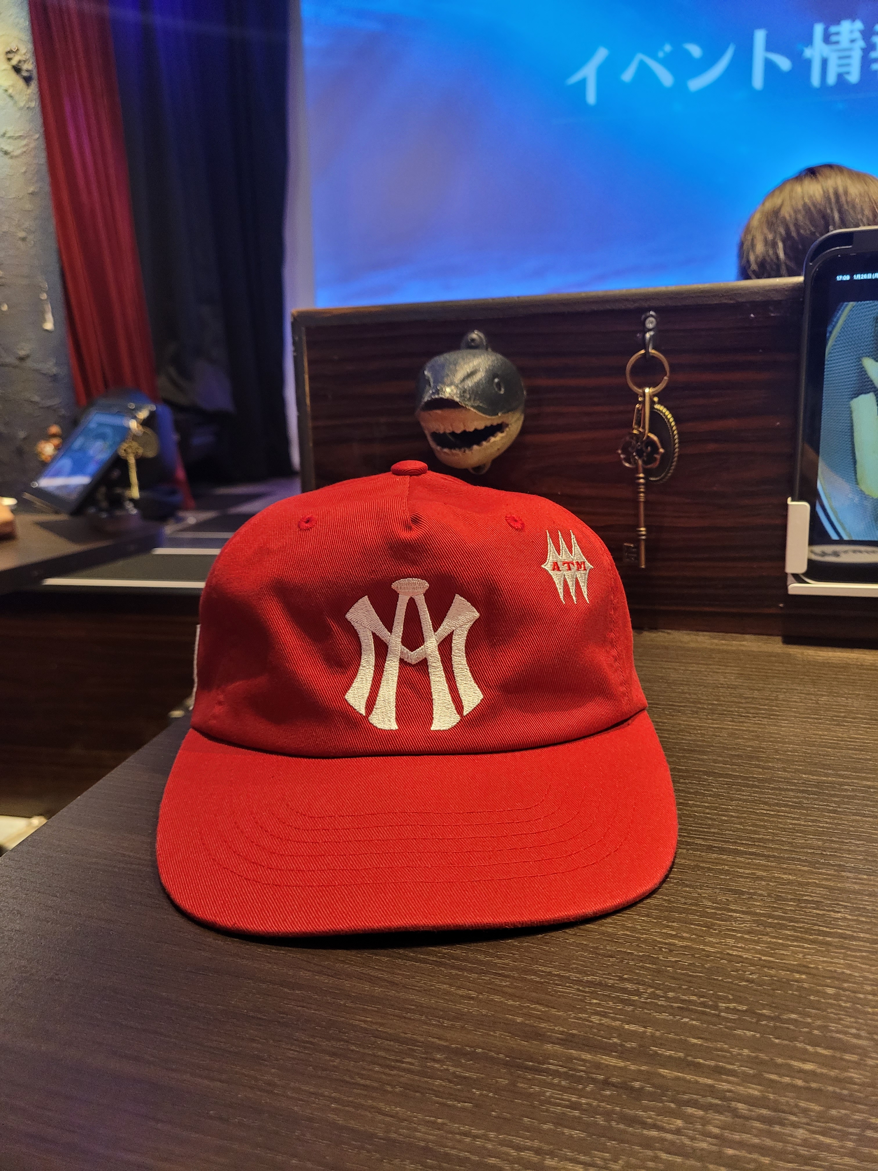 Nike x Jacquemus Moon Shoe SP Alabaster Off Noir, Ray-Ban Original Wayfarer Classic Polished Black Frame Green Classic G-15 Lenses Low Bridge Fit 착용 스타일 - 4