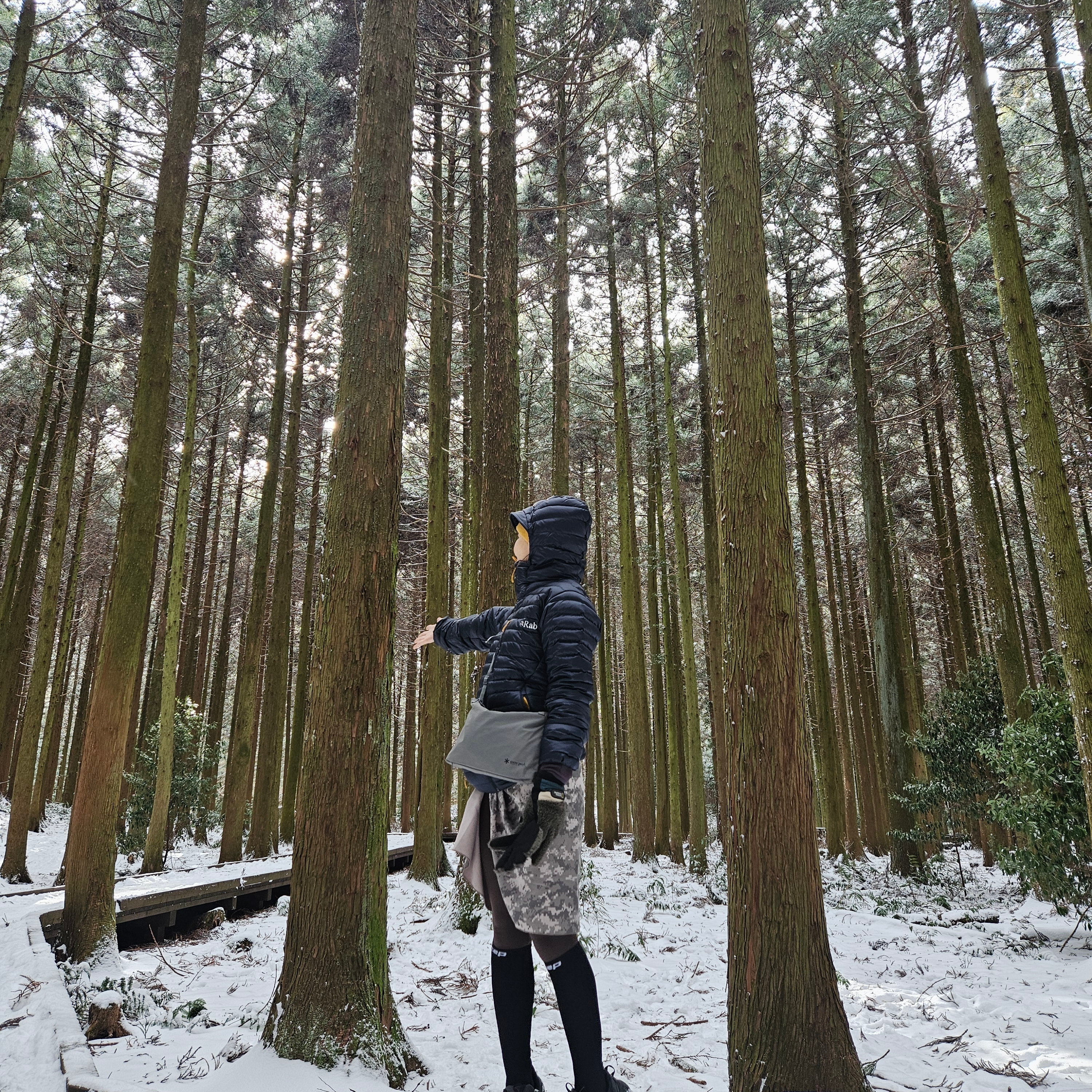 Rab Microlight Alpine Jacket Beluga, Oakley Eye Jacket Redux Matte Black Frame Prizm Grey Lenses High Bridge Fit 착용 스타일 - 1