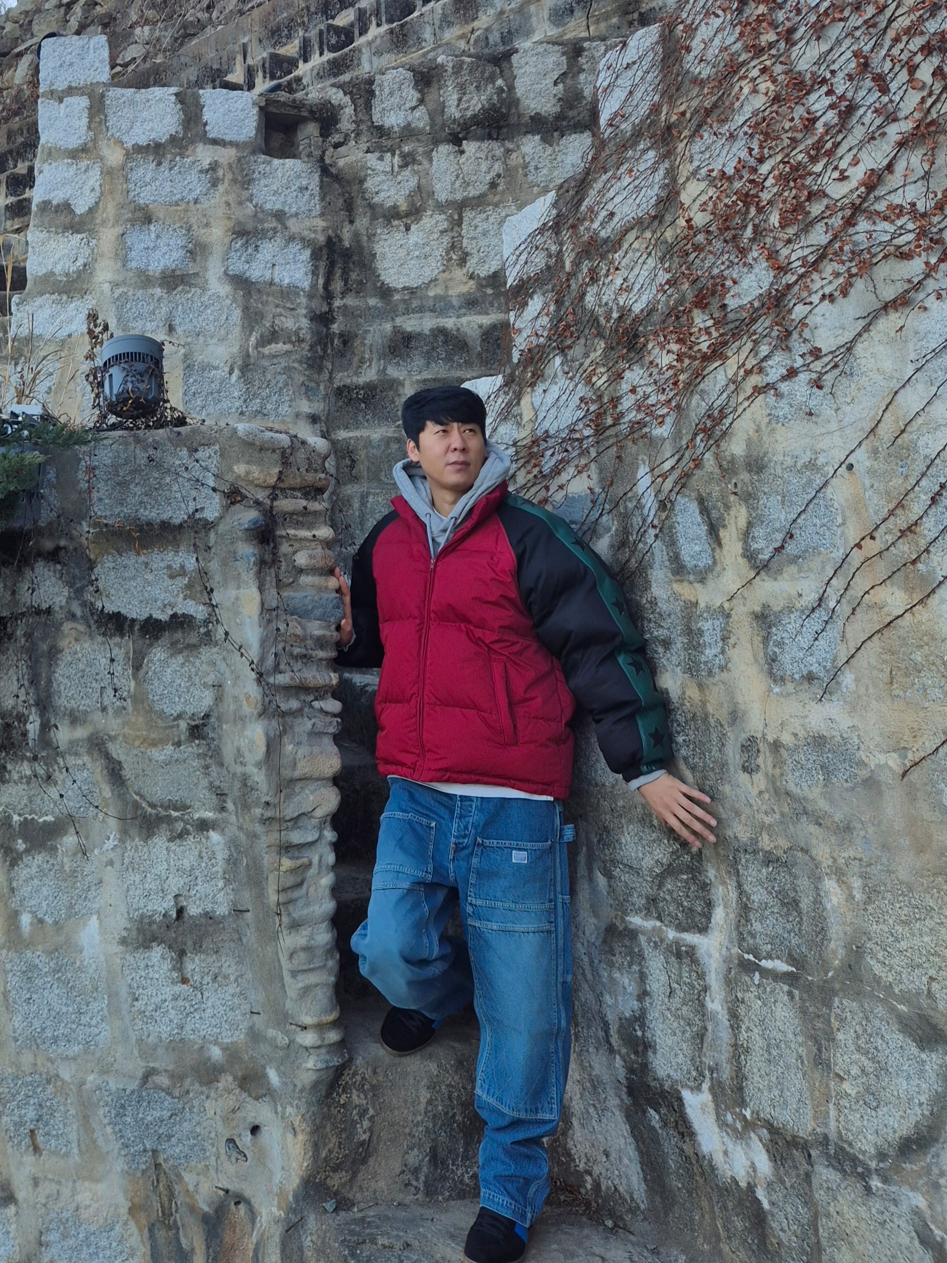 Kapital 11.5 oz. Denim Lumber Pants Indigo (Processing), Supreme Star Sleeve Down Puffer Jacket Red - 23FW 착용 스타일 - 1