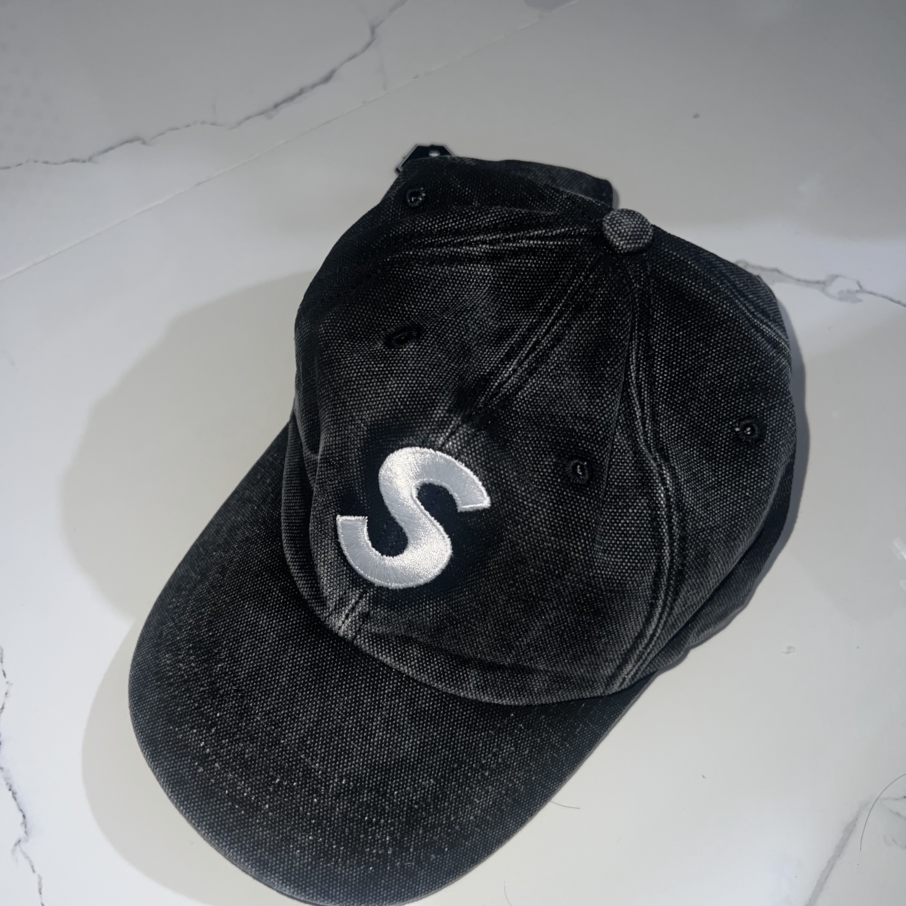 Supreme Pigment Canvas S Logo 6-Panel Black - 23SS, Supreme Pigment Print S Logo 6-Panel Black - 23FW μ°©μ© μ€νμΌ - 3