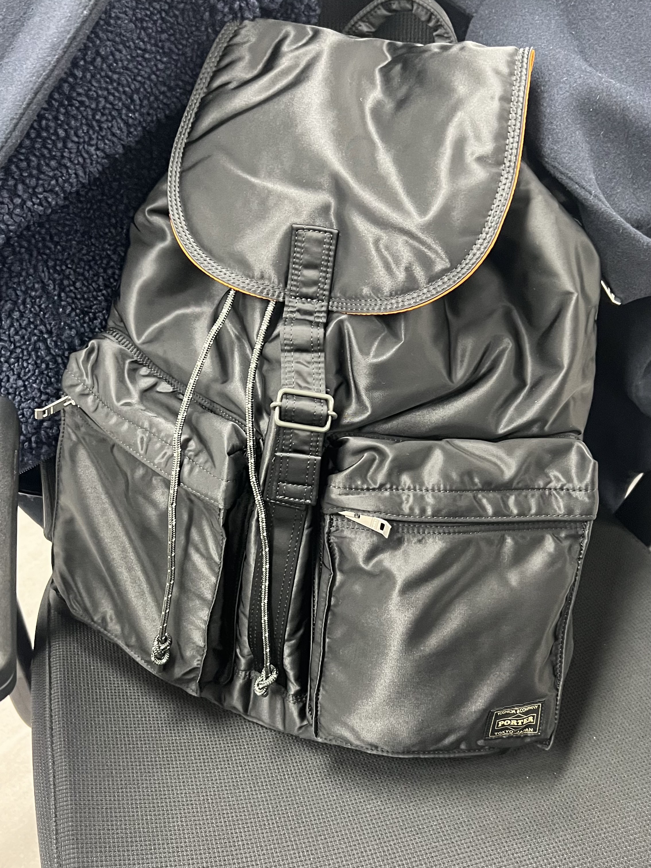Porter All New Tanker Rucksack Black 착용 스타일