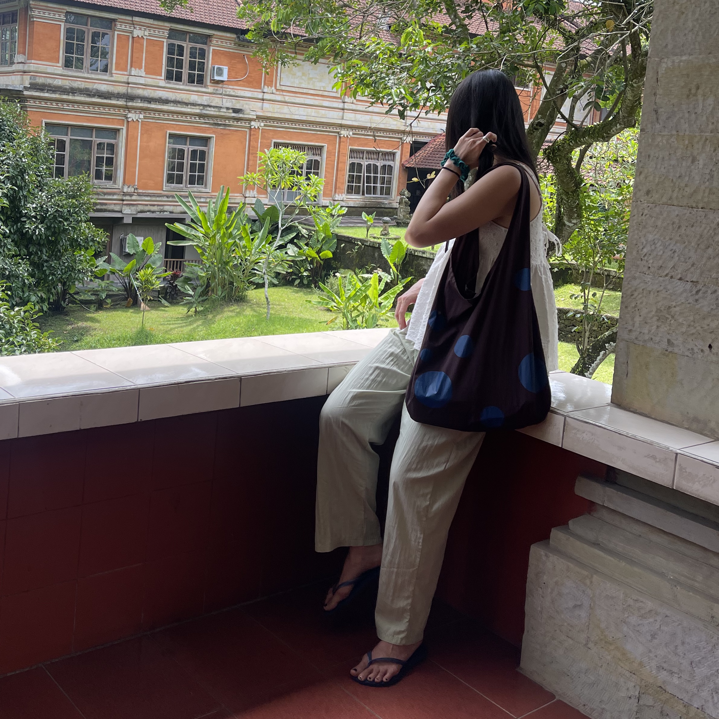 ACOC Dot Bubble Bag Brown 착용 스타일