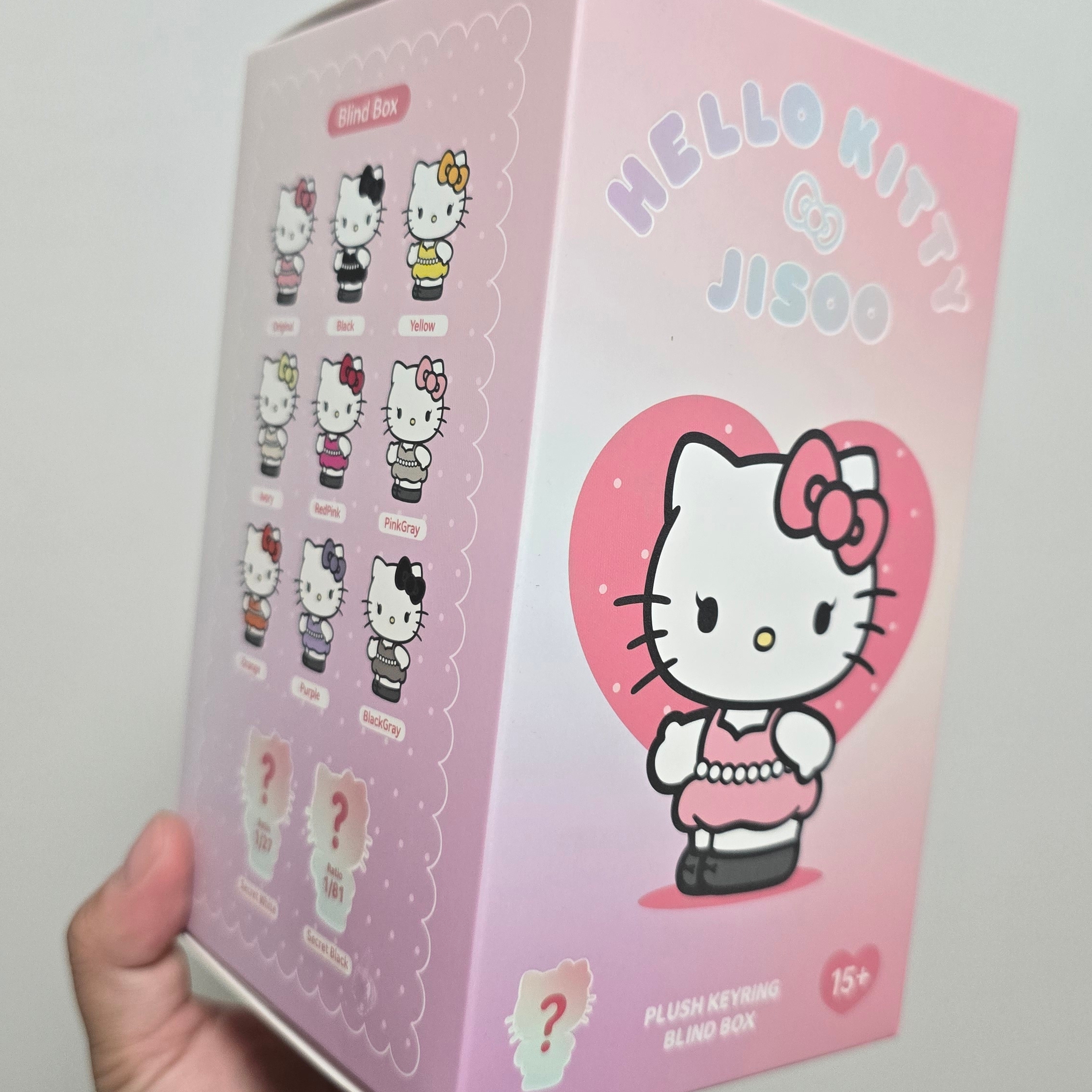 [HELLO KITTY x JISOO] Plush Keychain 착용 스타일 - 2