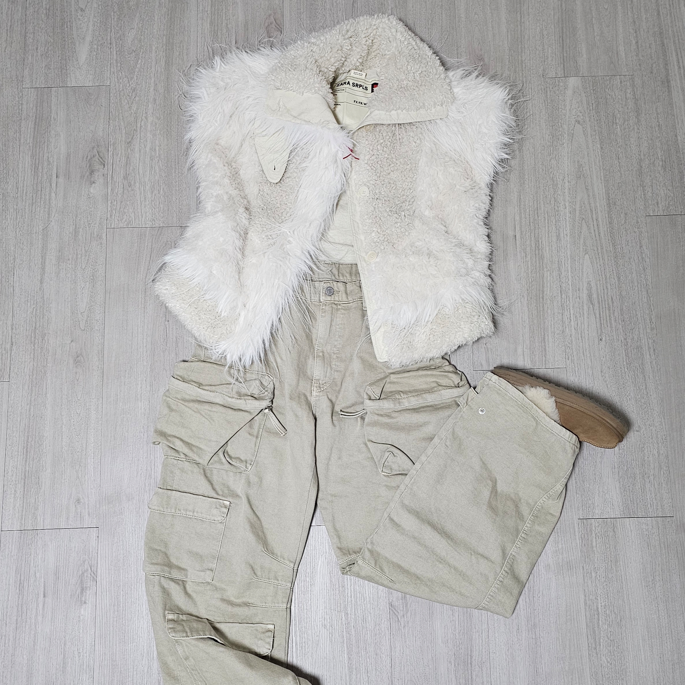 Zara Denim Cargo Pocket Pants Camel, Zara x Studio Nicholson Leather Jumper Black 착용 스타일 - 2
