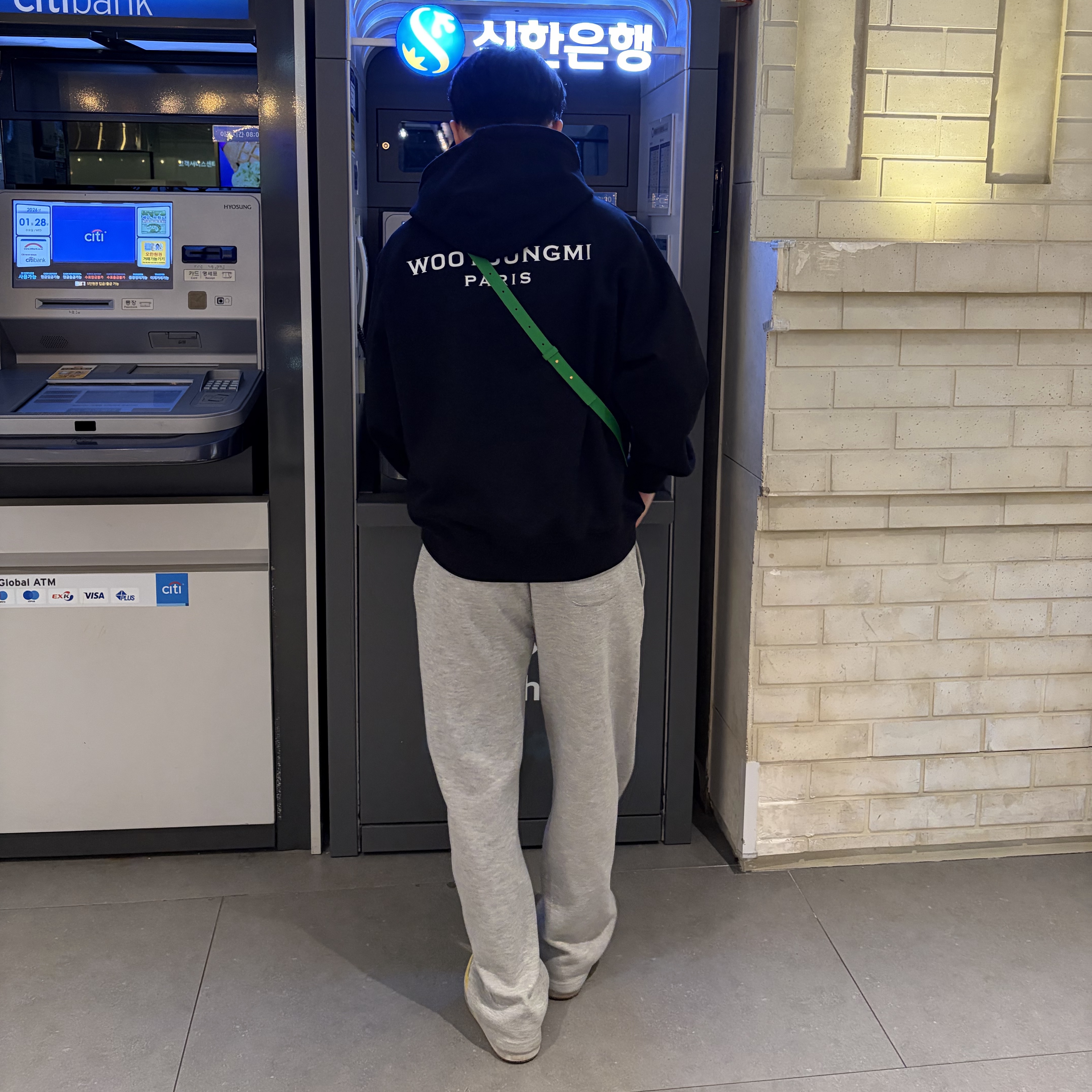 Wooyoungmi Back Logo Hoodie Black - 25FW 착용 스타일