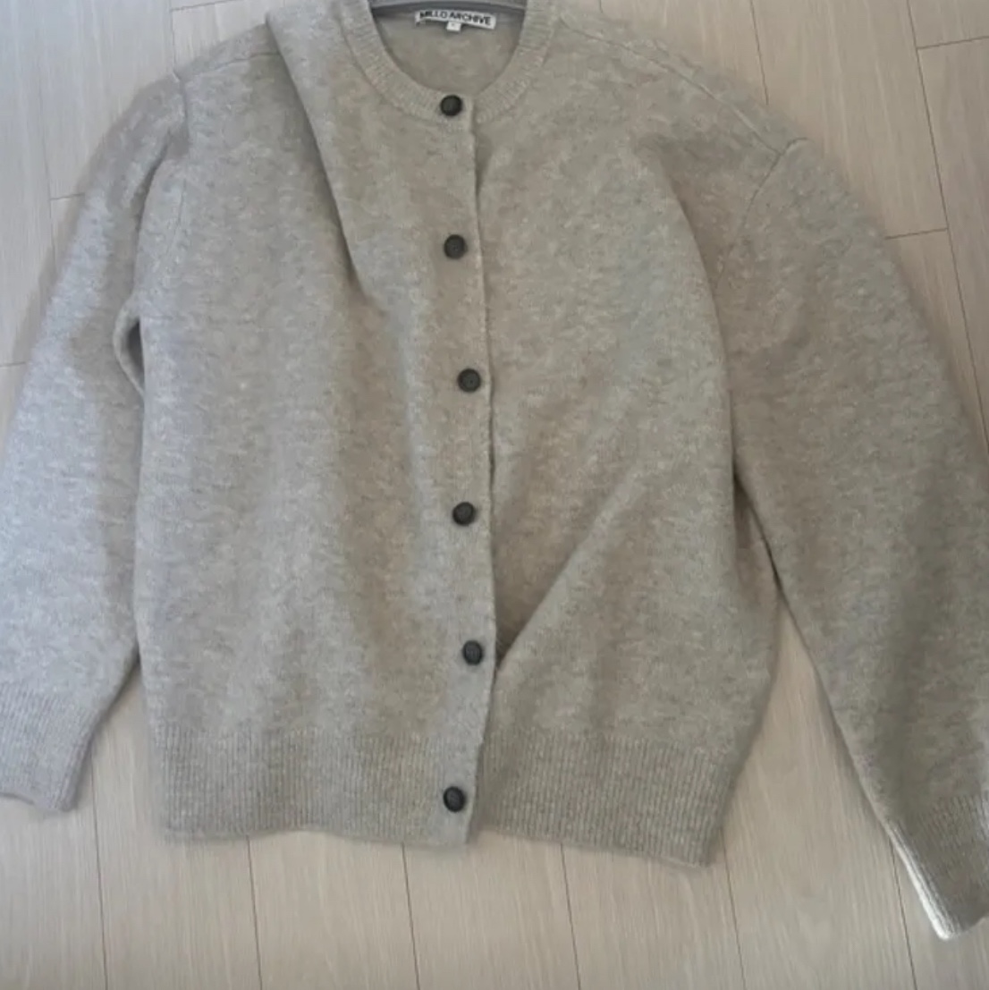 Millo Archive Crop Move Cardigan Melange Gray 착용 스타일