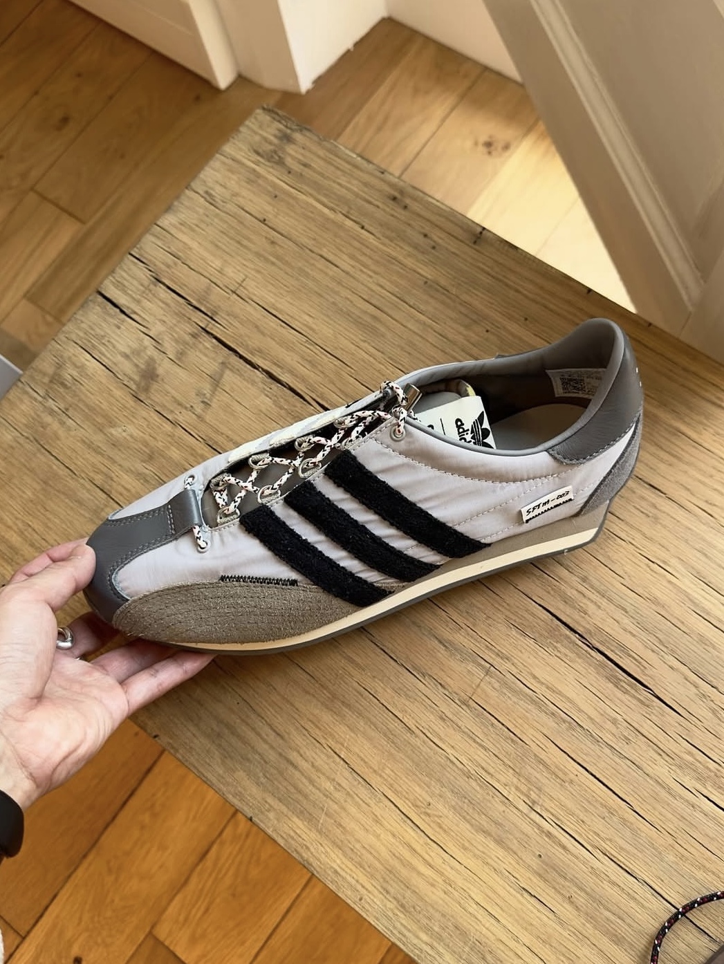 Adidas x Song for the Mute Country OG Grey Two Core Black, Adidas x Song for the Mute Country OG Core Black Core White 착용 스타일 - 2
