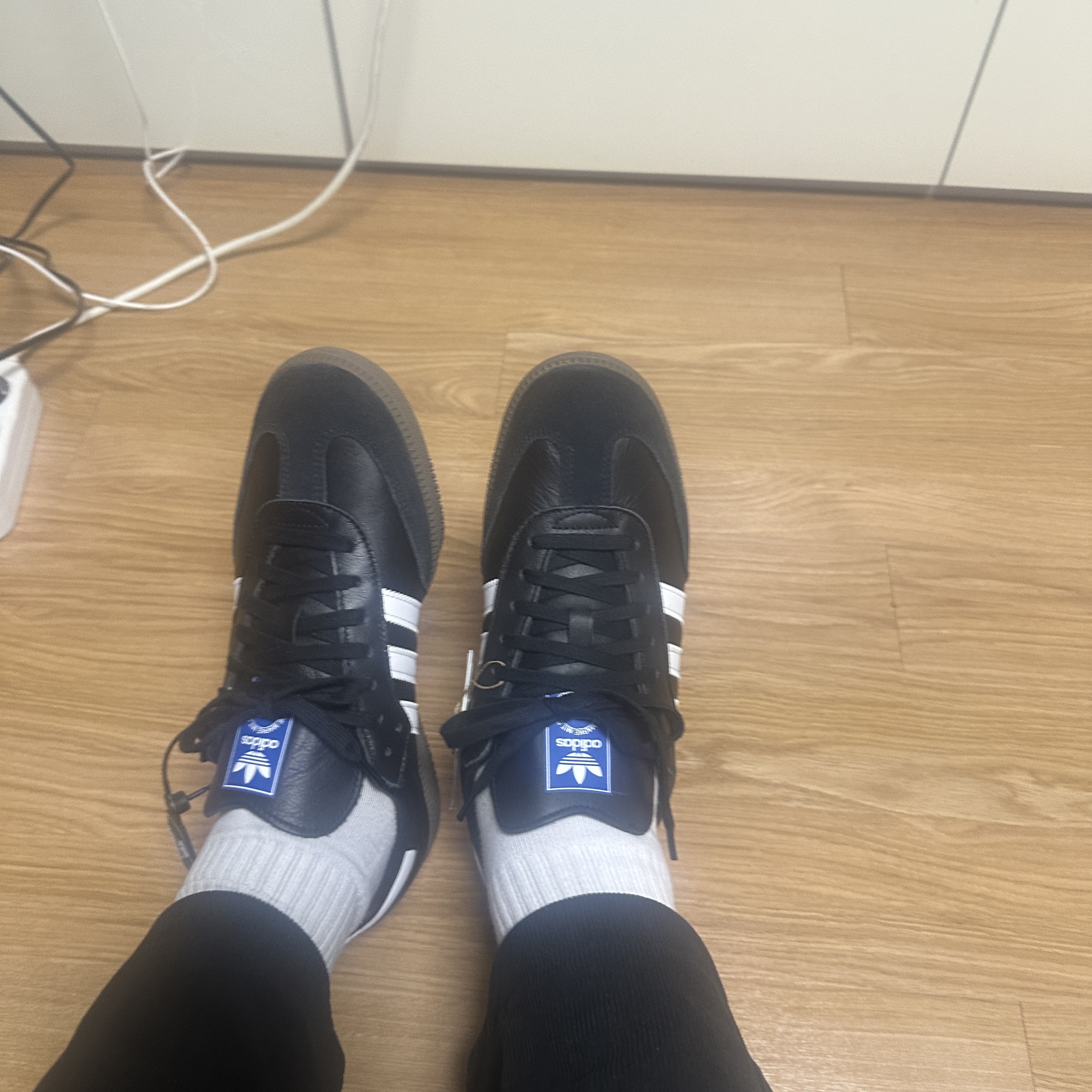 Adidas Samba OG Black White Gum 착용 스타일 - 3