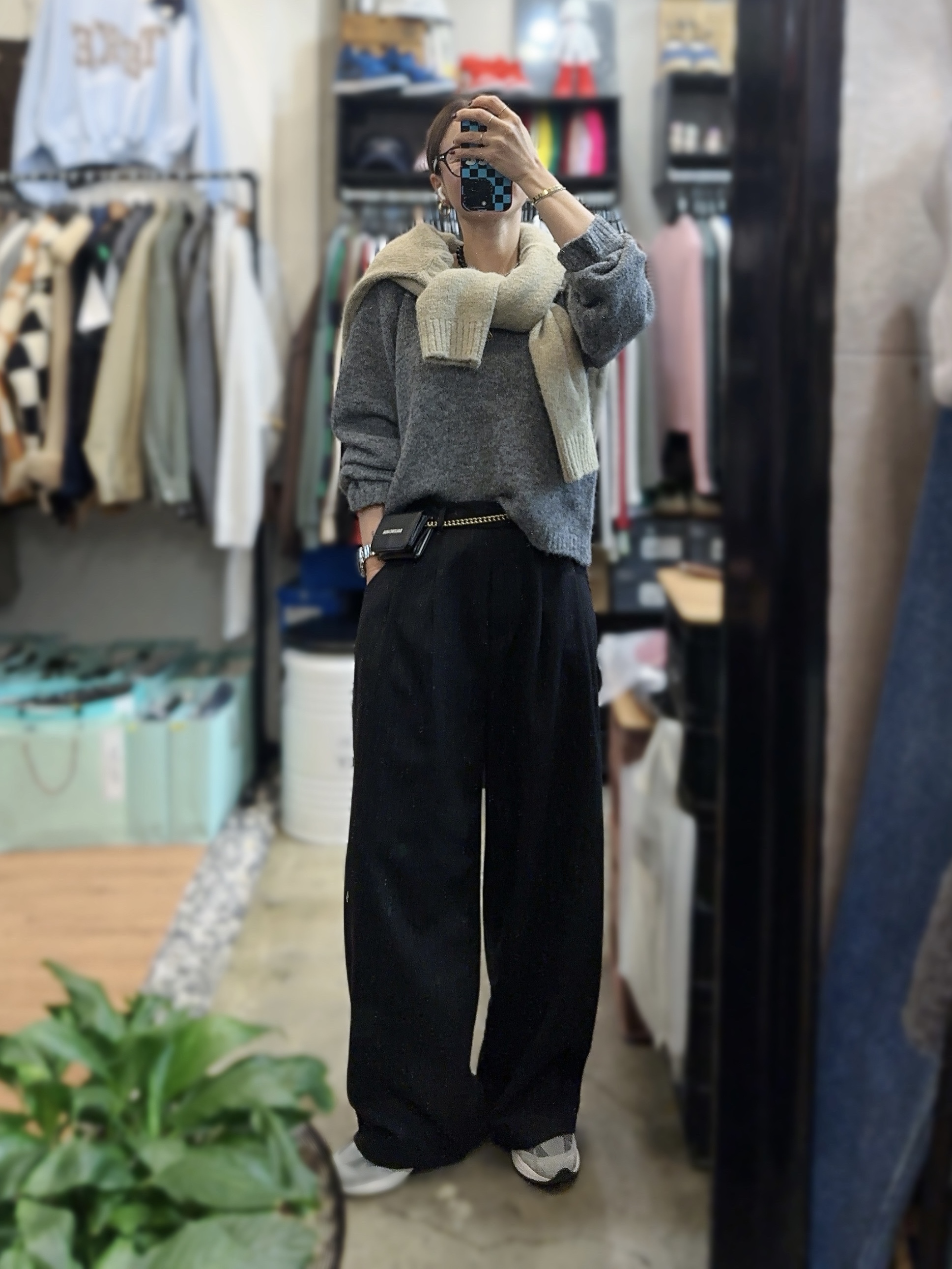 (W) New Balance 993 Made in USA Grey - B Standard, Balenciaga Cash Mini Wallet Black 착용 스타일 - 1