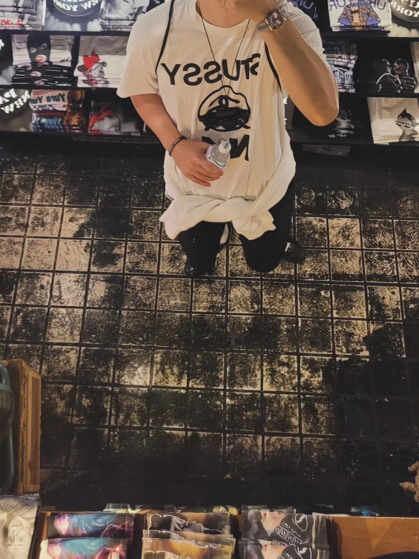 Stussy Pigment Dyed Stussy No.4 T-Shirt Natural, Nike x Bode Astrograbber SP Black and Coconut Milk 착용 스타일 - 1