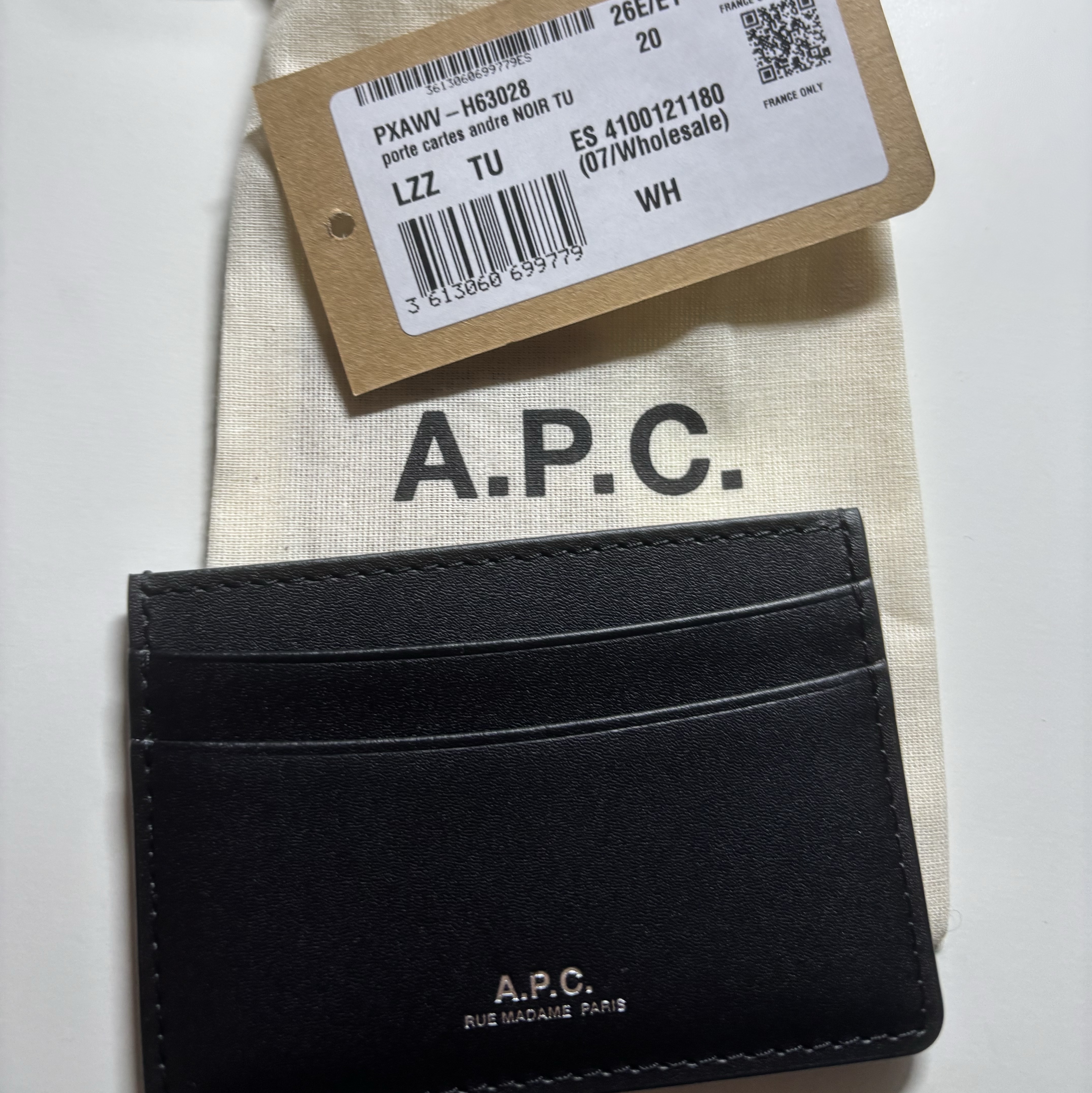 A.P.C. Andre Card Holder Black 착용 스타일