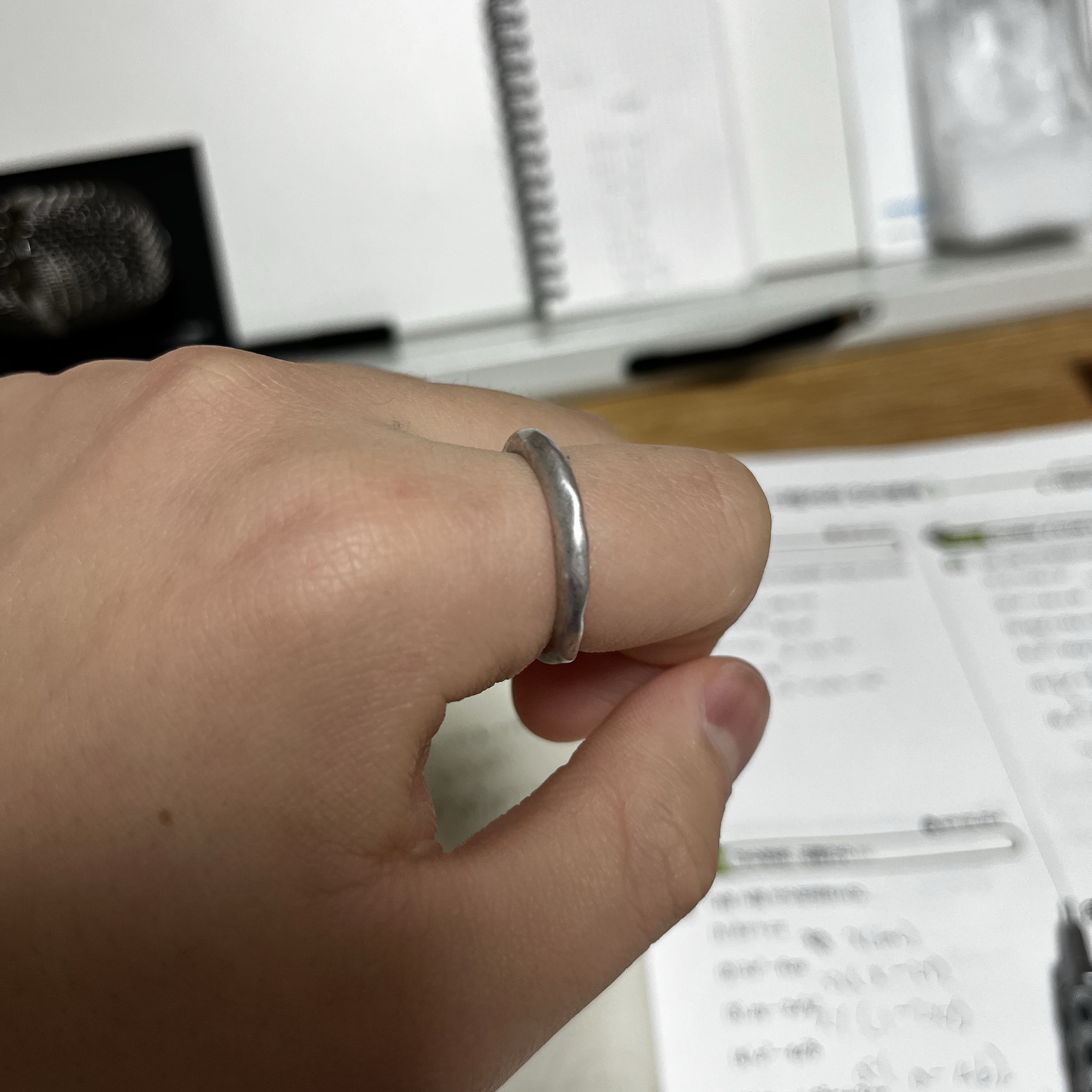 Millo Archive Rough Atypical Ring Silver 착용 스타일