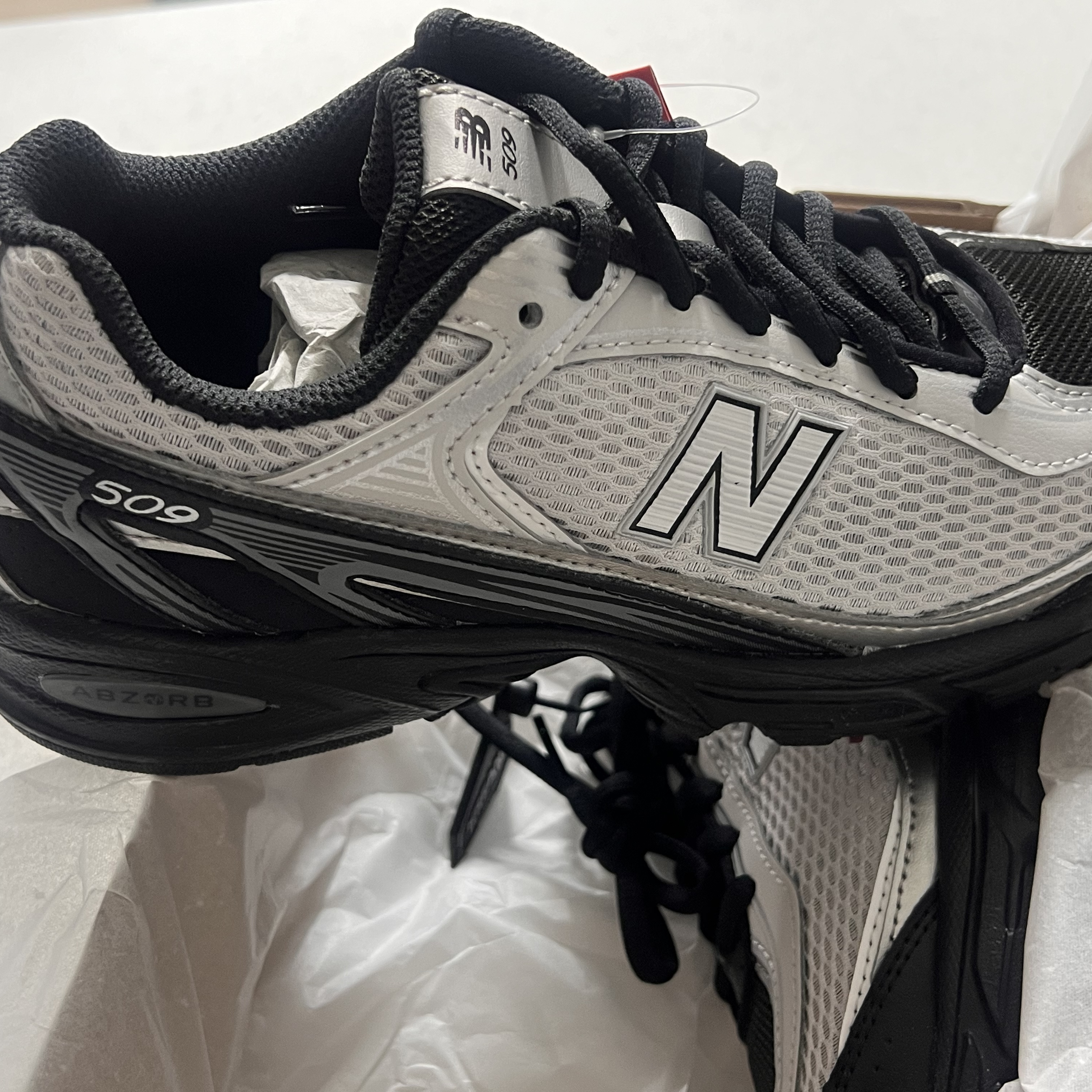 New Balance 509 Black Gray 착용 스타일