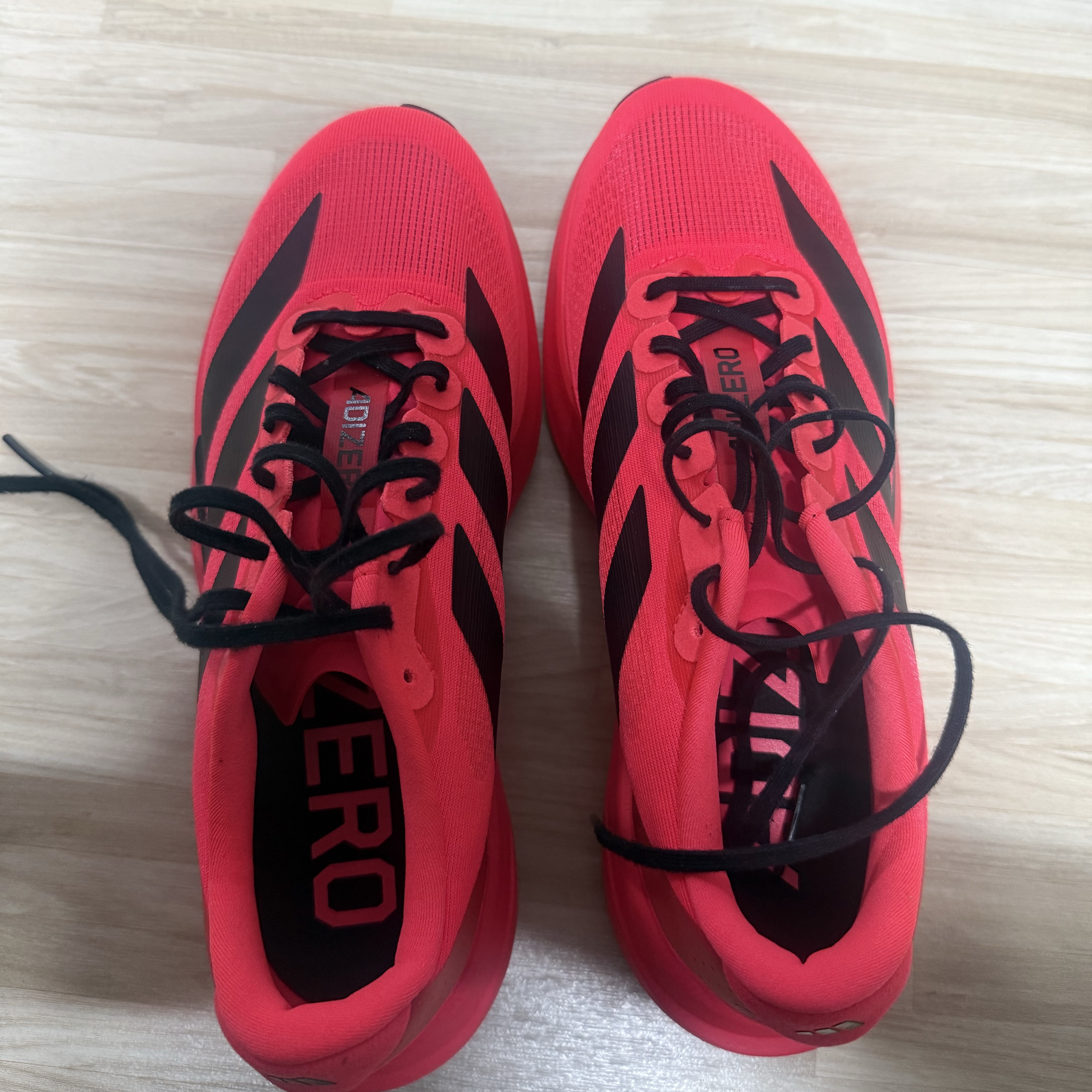 Adidas Adizero Evo SL Lucid Red Core Black 착용 스타일