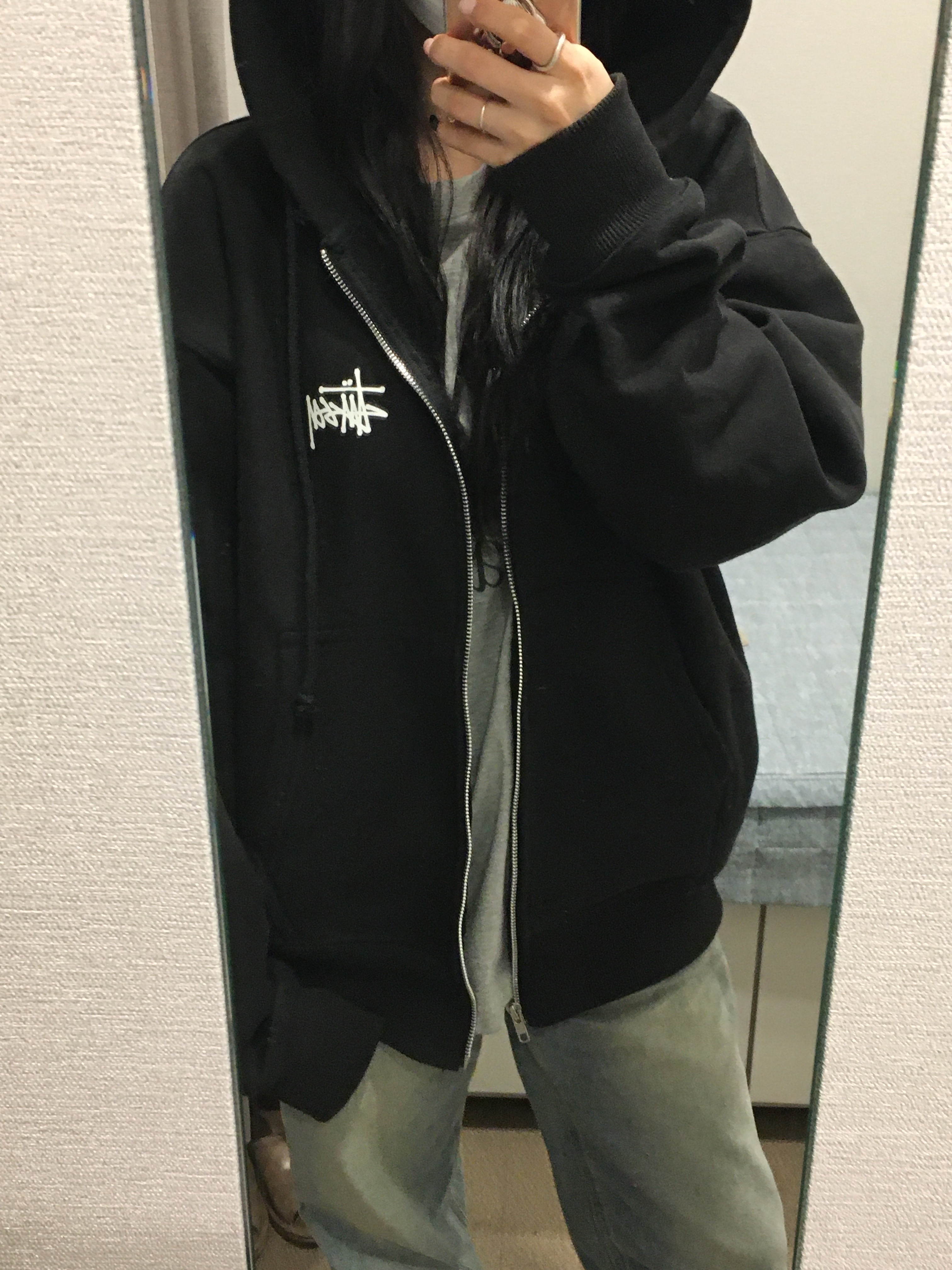Stussy Basic Zip Hoodie Black 착용 스타일 - 2