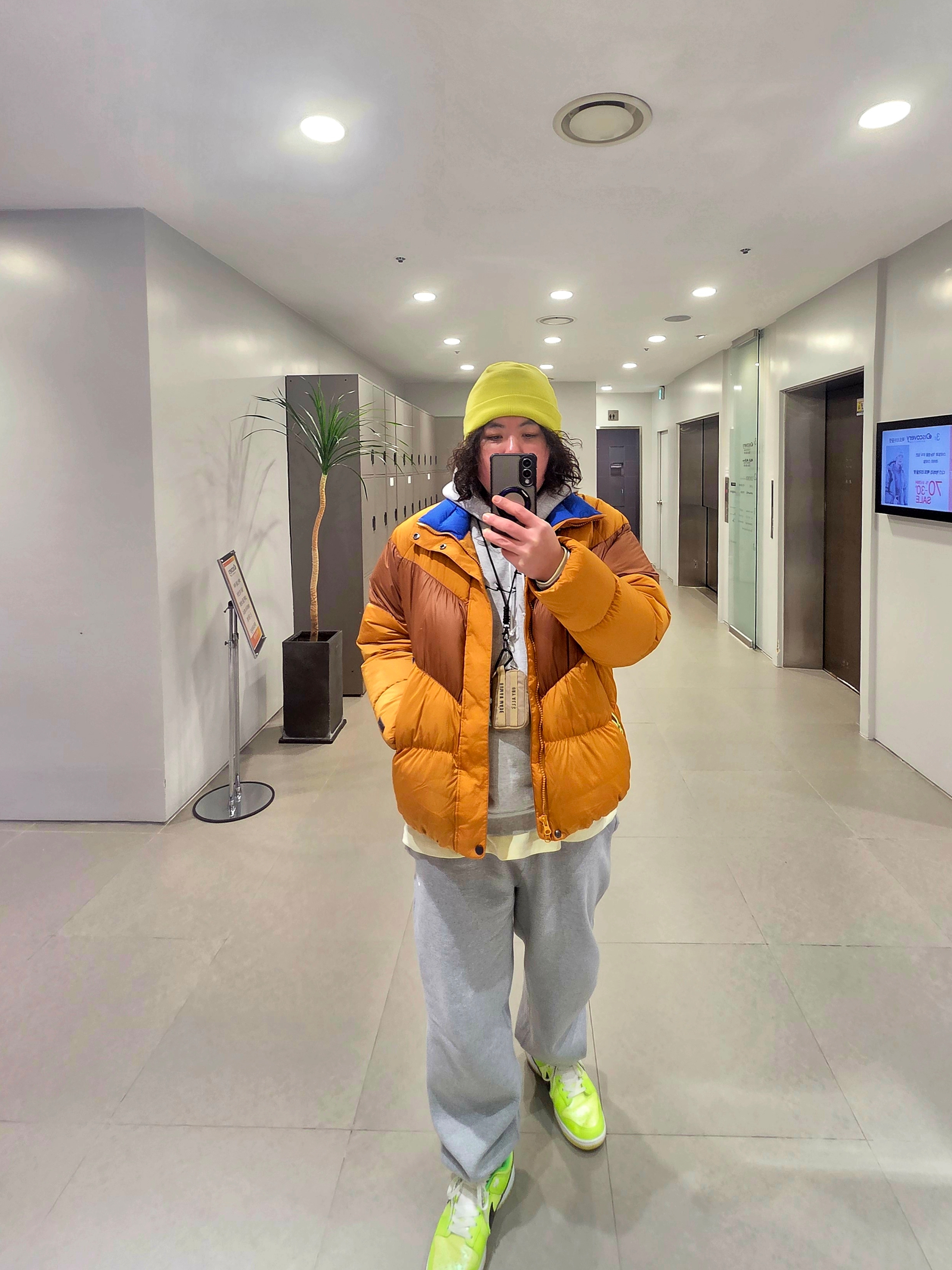 Human Made Military Card Case Beige, (W) Nike NRG Solo Swoosh Fleece Pants Dark Grey Heather - US/EU 착용 스타일 - 1