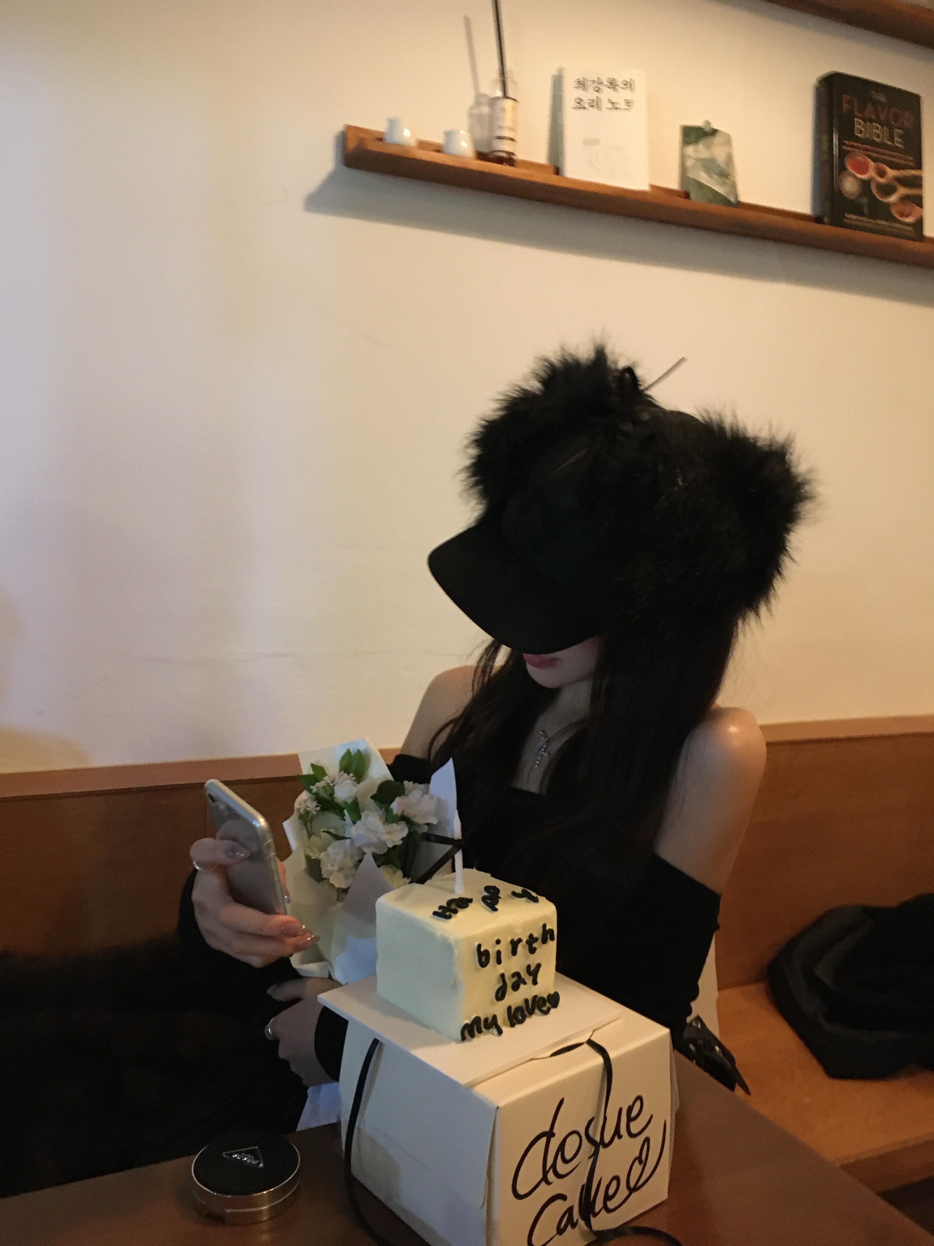 Open Yy Faux Fur Earflap Cap Black, NUMBERING #3729 Round Brilliant Gradient Cross Necklace White 착용 스타일 - 3