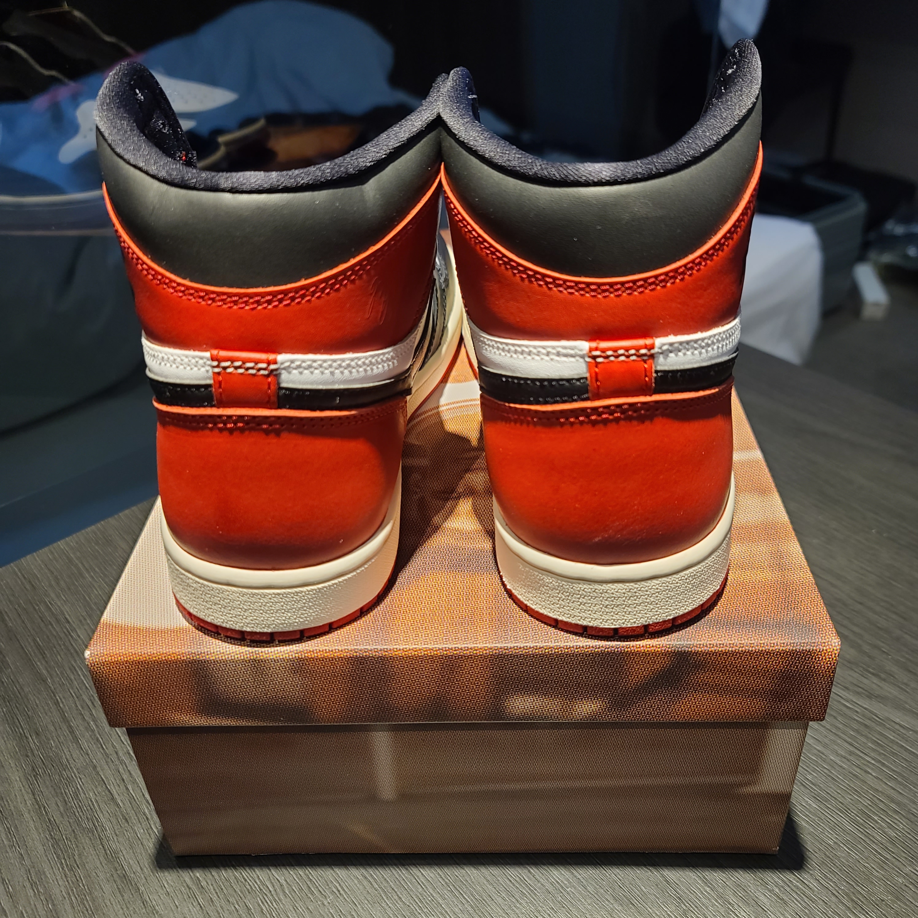 Jordan 1 Retro High OG Black Toe 착용 스타일 - 3