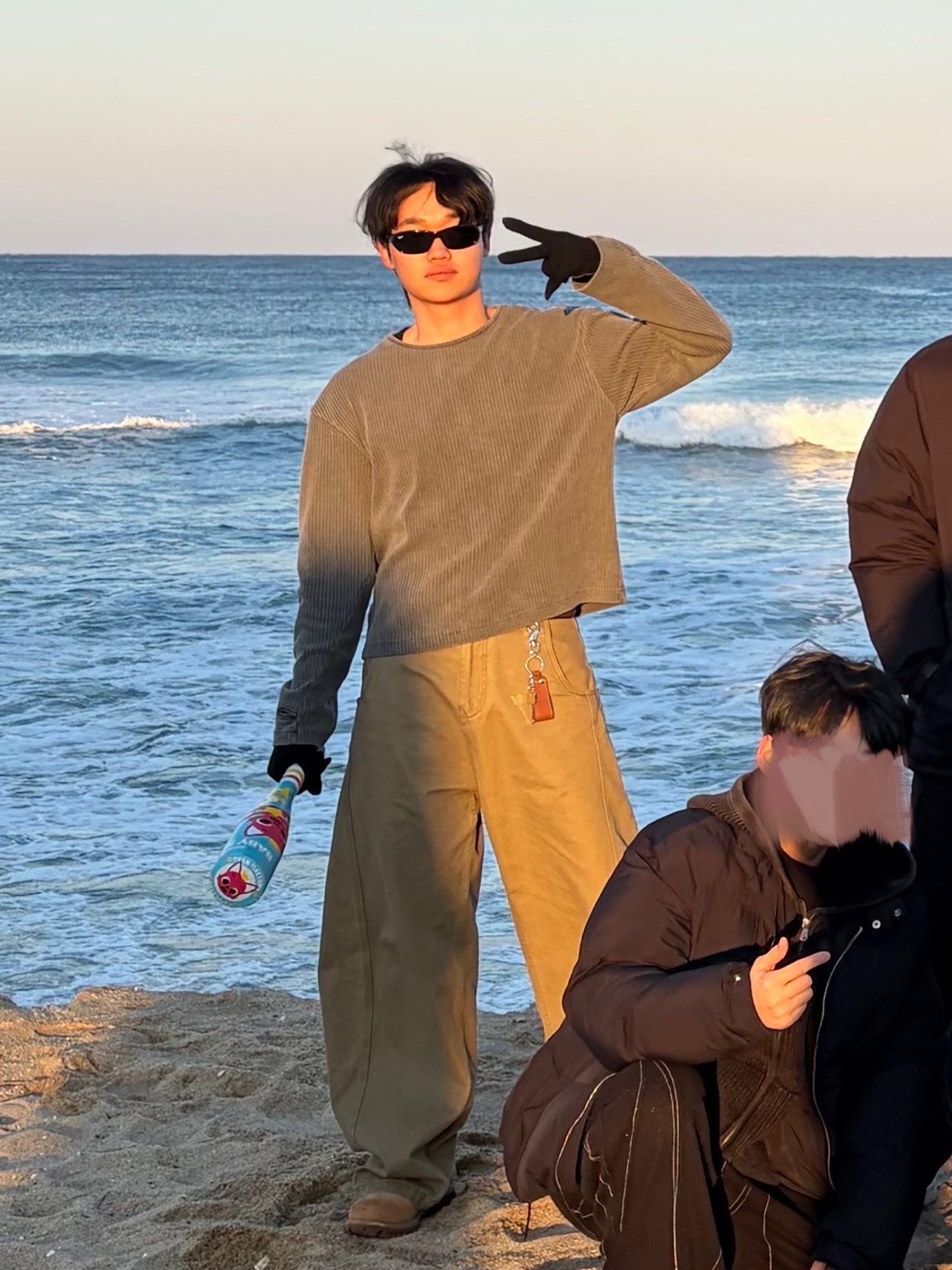 Ray-Ban DADDY-O II Polished Black Frame Green Classic G-15 Lenses, The North Face Ventus On Jacket Light Khaki 착용 스타일 - 2