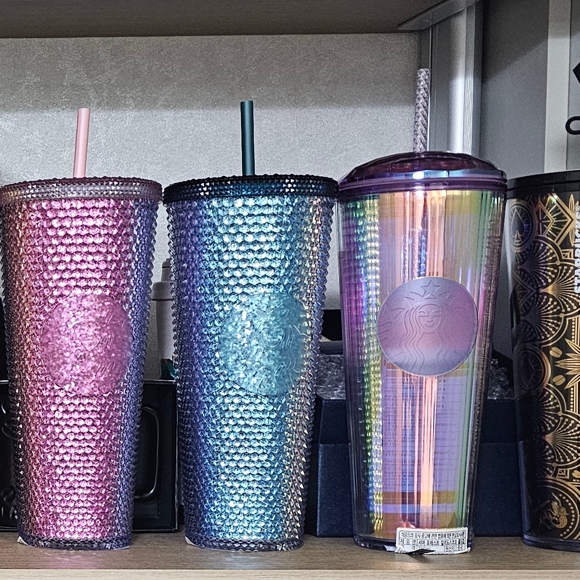 Starbucks 21 Summer Forest Kalidoscoff Cold Cup 710ml, Starbucks Victory Pink Bling Stud Cold Cup 710ml 착용 스타일