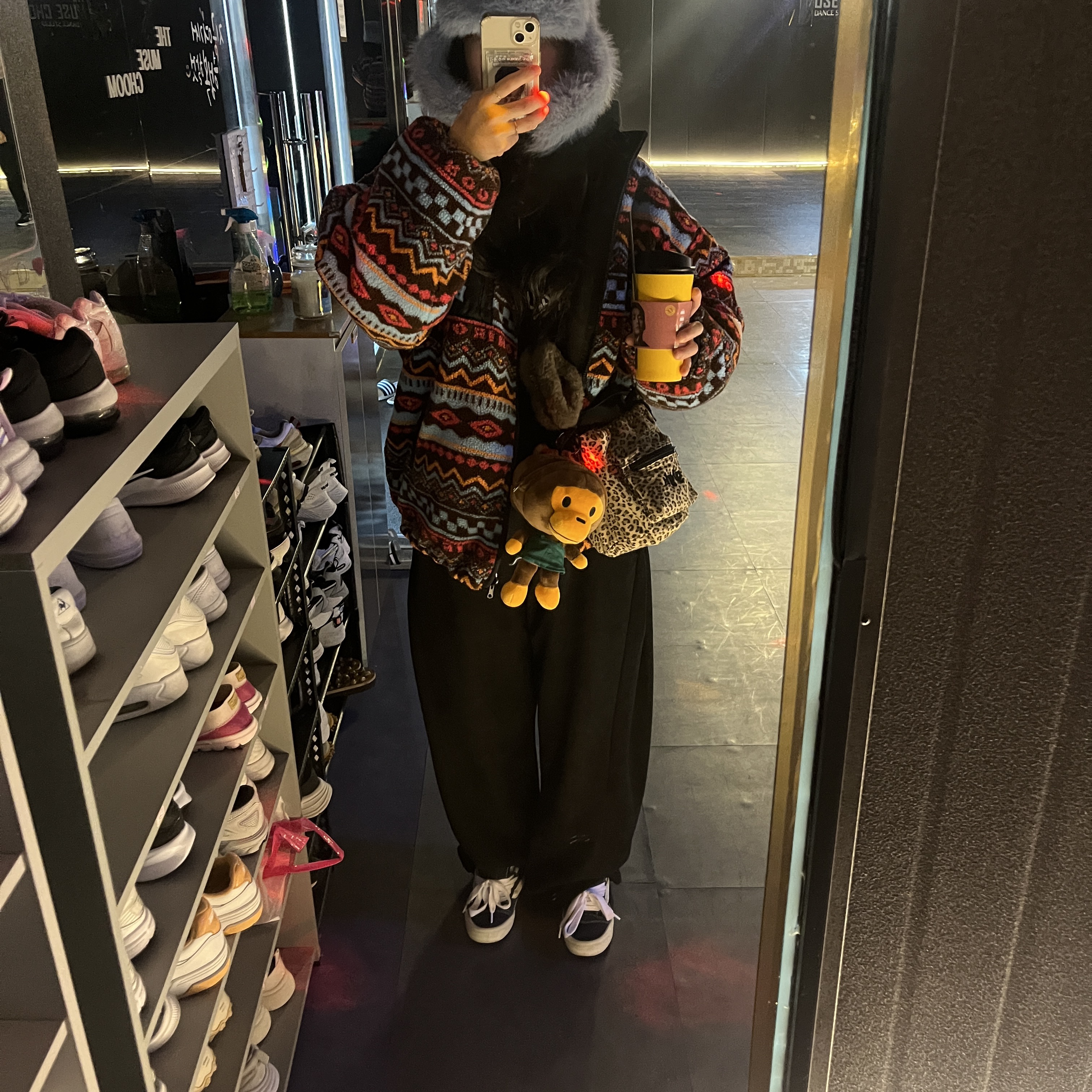 Starbucks x BAPE Baby Milo Foldable Bag 착용 스타일